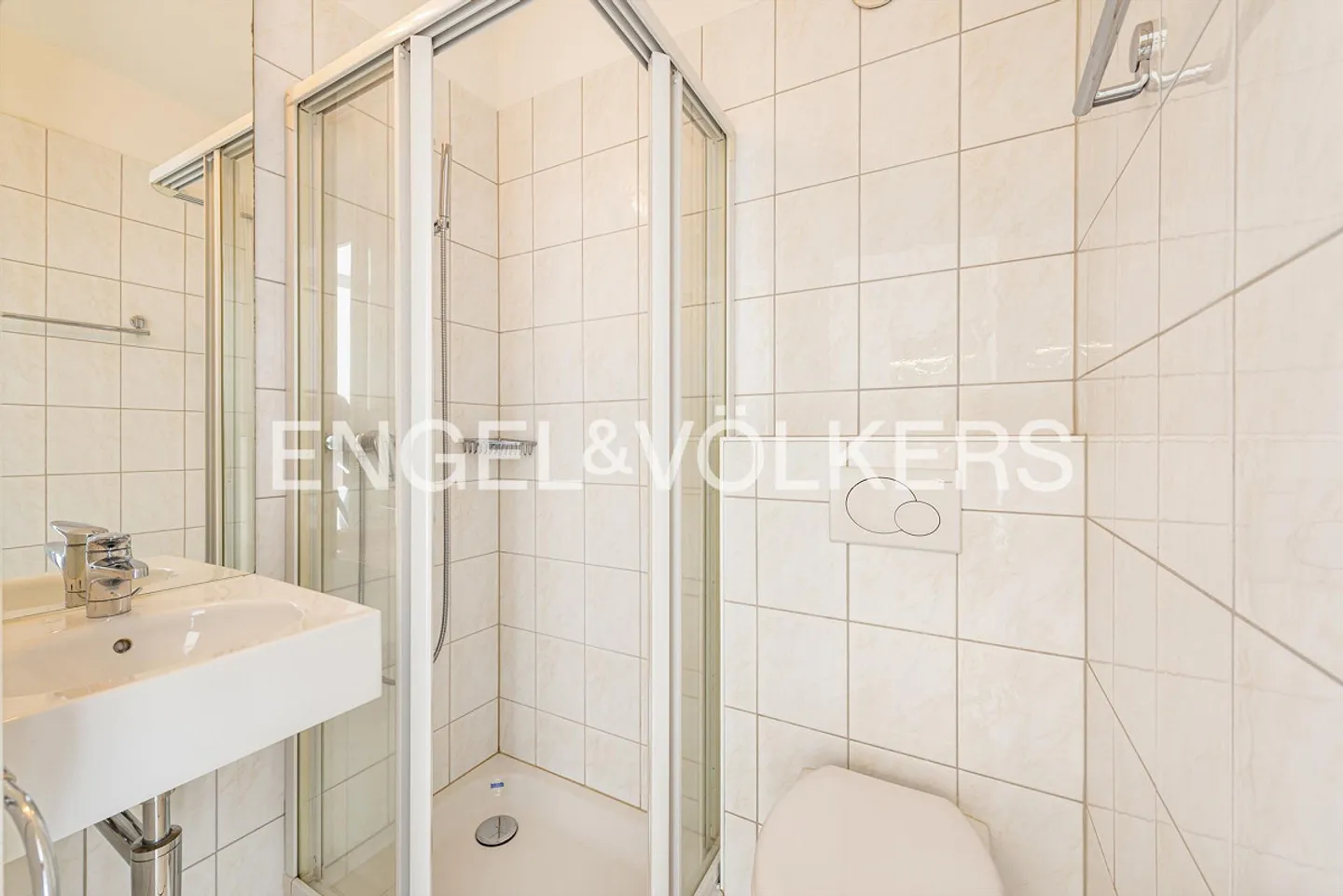 Appartement en attique ensoleillé avec vue sur le lac (23) - Photo 10 sur 11