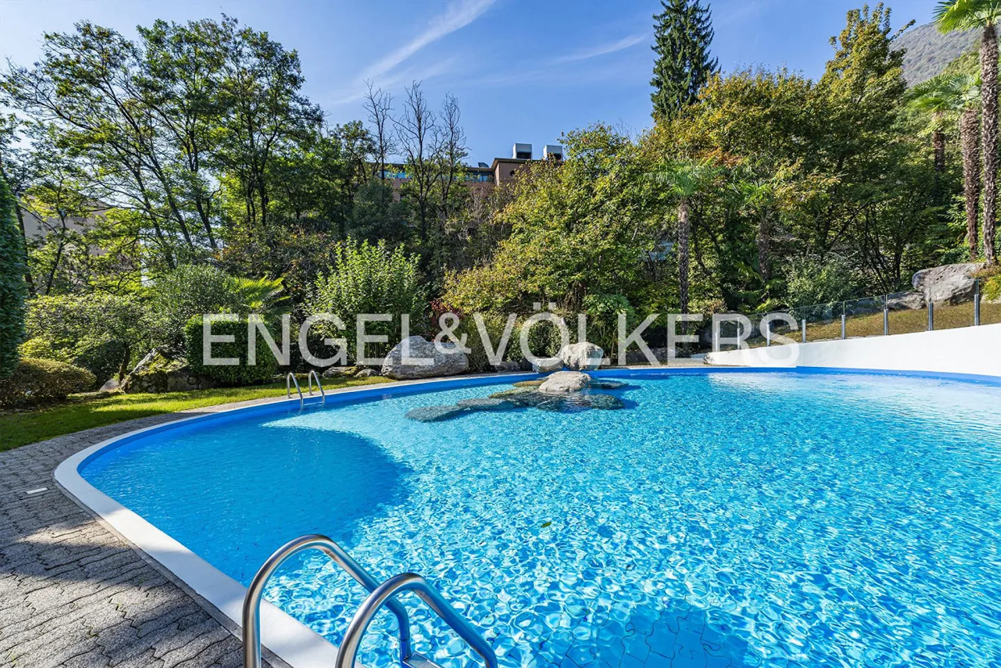 Appartement en attique ensoleillé avec vue sur le lac (23) - Photo 11 sur 11