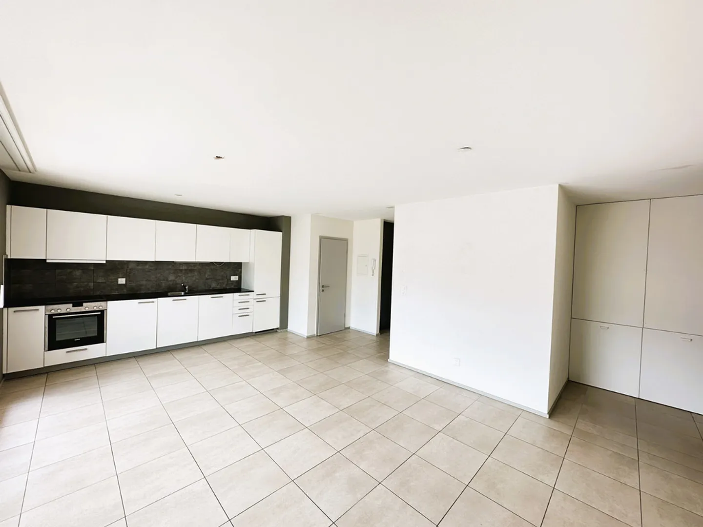 A large sunny terrace in a quiet neighborhood - Photo 4 of 11