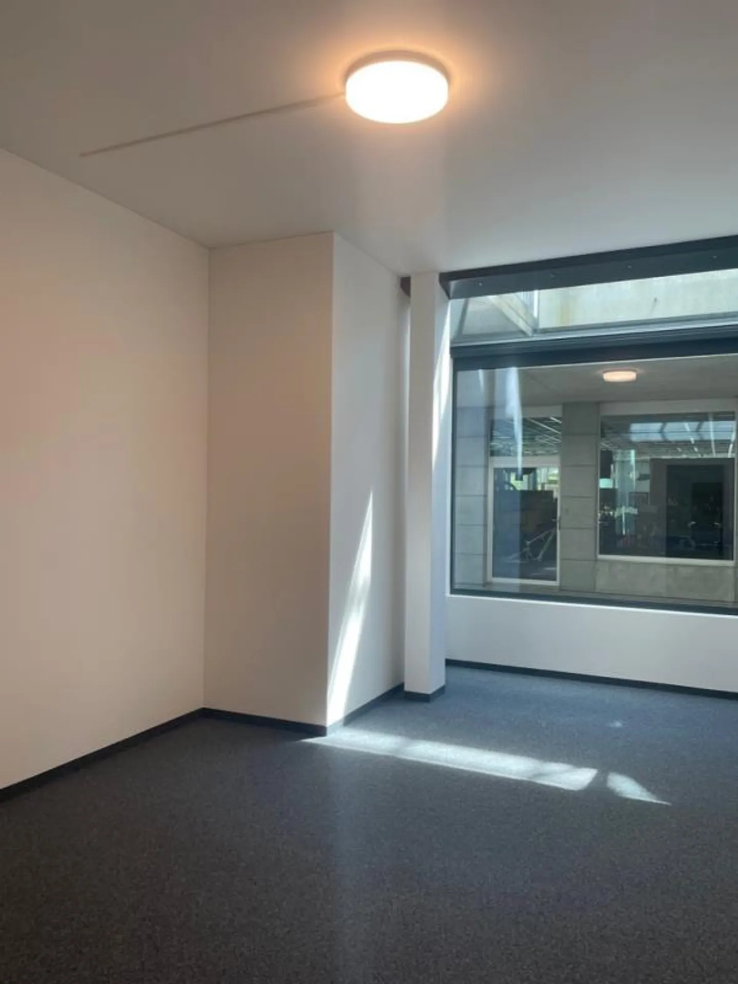 Modernes ausgebautes Einzelbüro - Foto 4 von 5