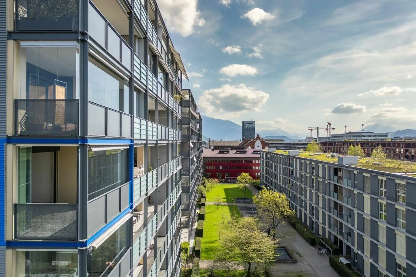 4 1/2-Zimmer-Stadtwohnung an zentraler und ruhiger Lage in Zug - Photo 2 of 17