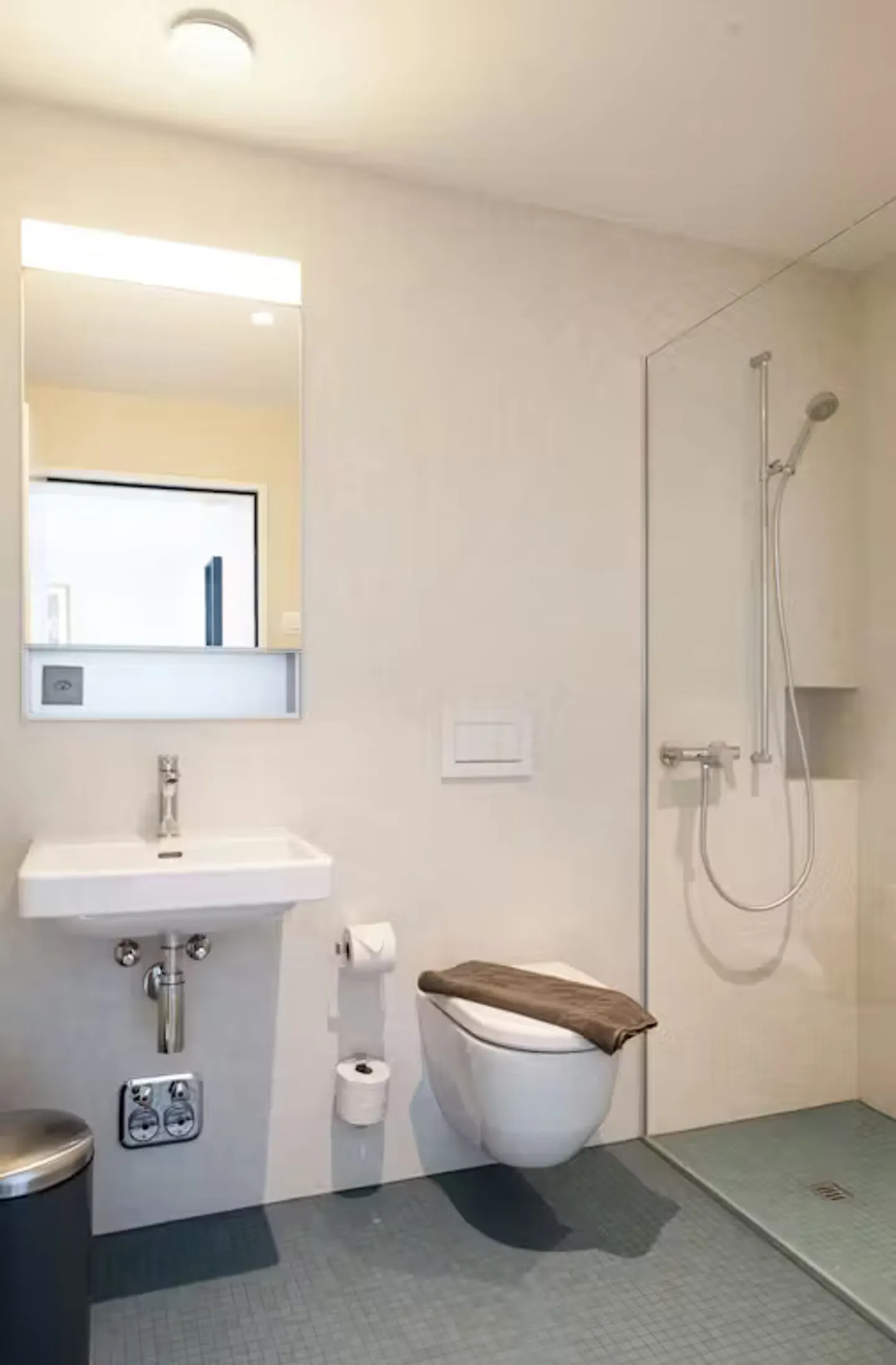 Charming Apartment in Basel - Photo 4 of 10