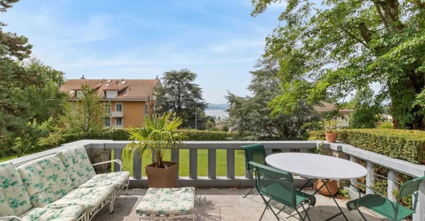 Superbo appartamento con grande giardino - Bellissima vista sul lago - Foto 1 di 10
