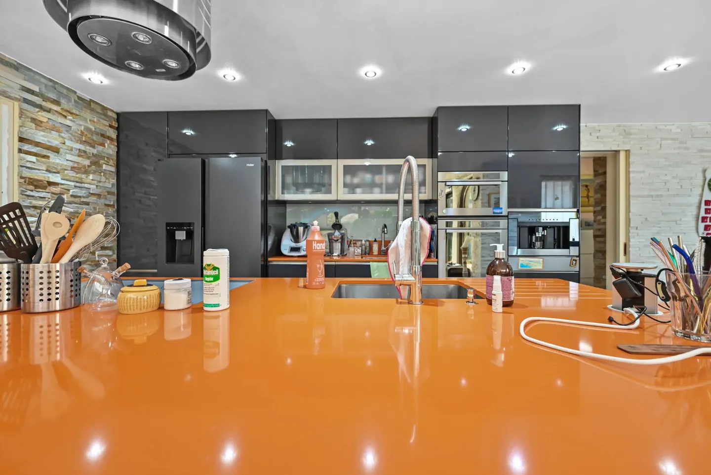 BOUVERET - BEAUTIFUL INDIVIDUAL VILLA 8 ROOMS WITH POOL AND GARDEN - Photo 10 of 19