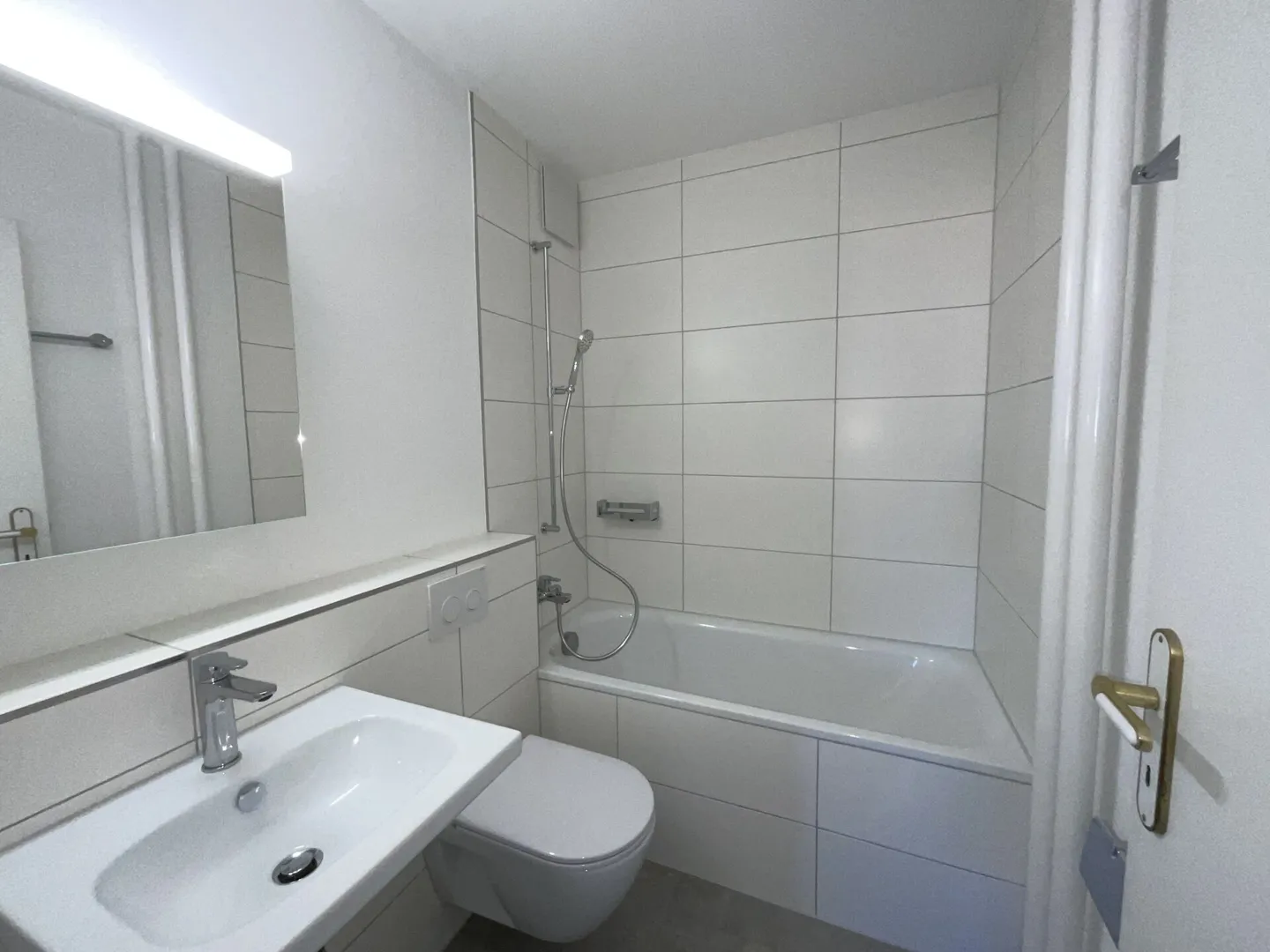 Appartamento affascinante con 4 stanze e nuovo bagno e cucina - Foto 3 di 4