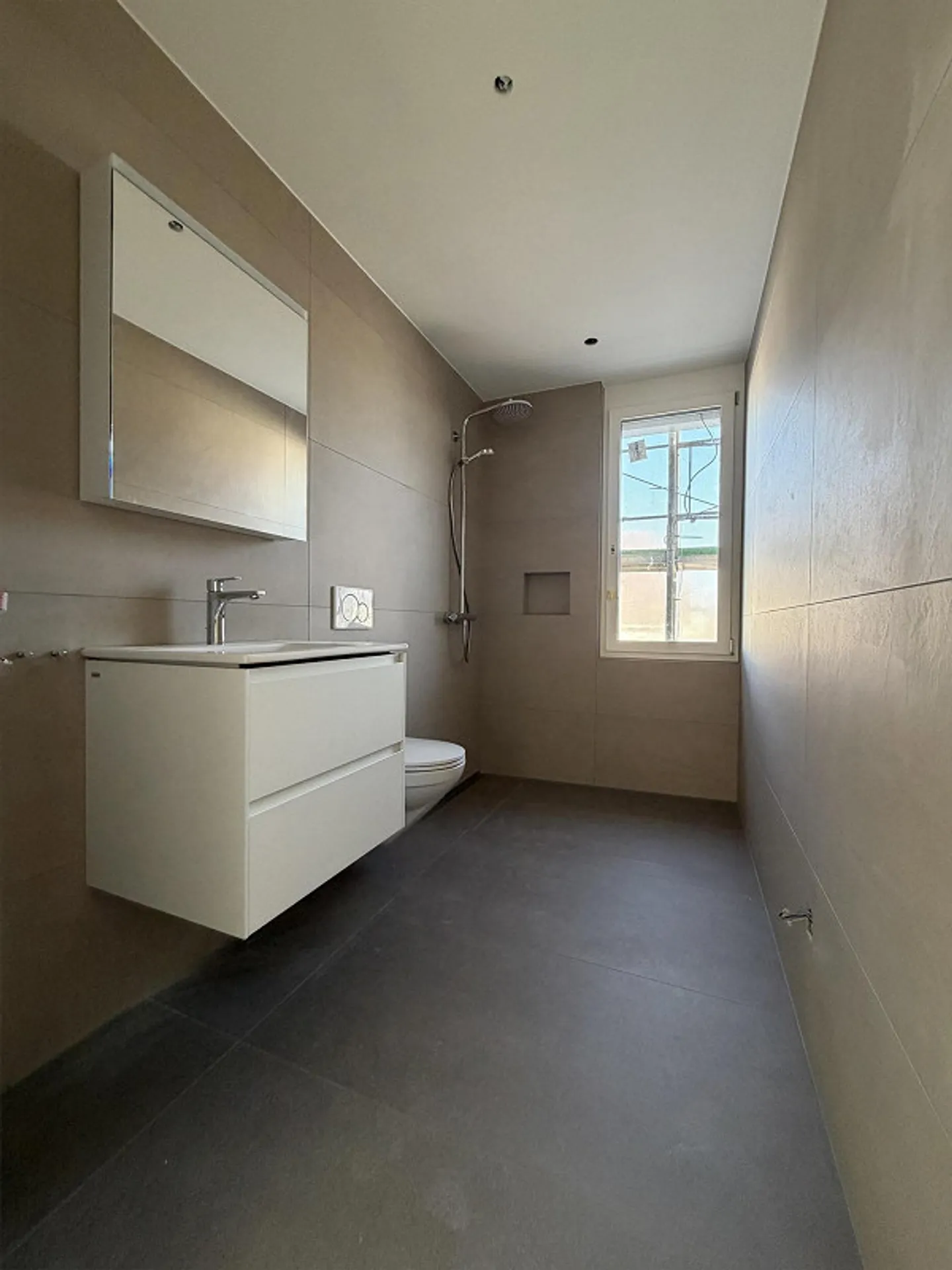 First rental 5.5-room new apartment - Photo 8 of 10