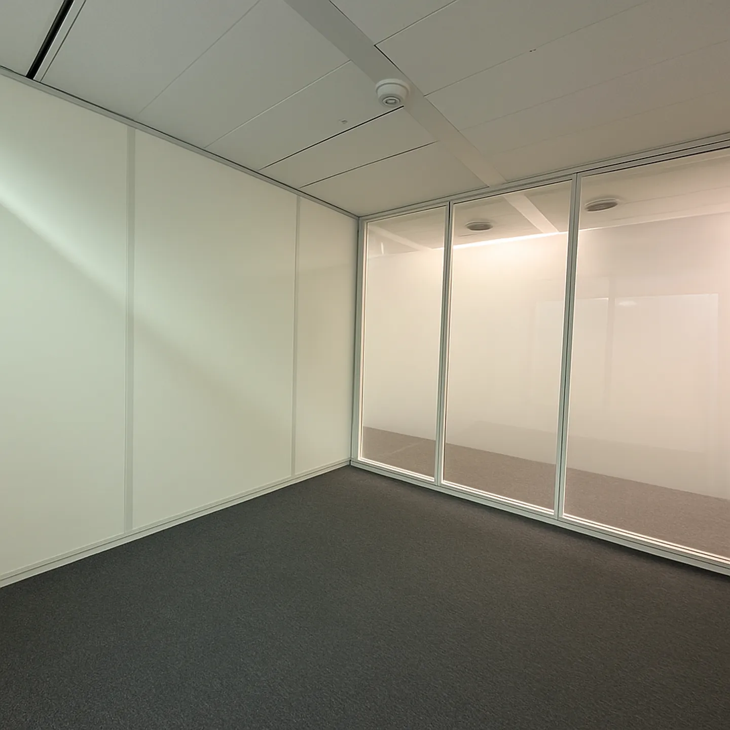 Office Space for Rent in Zurich-Altstetten - Photo 3 of 5