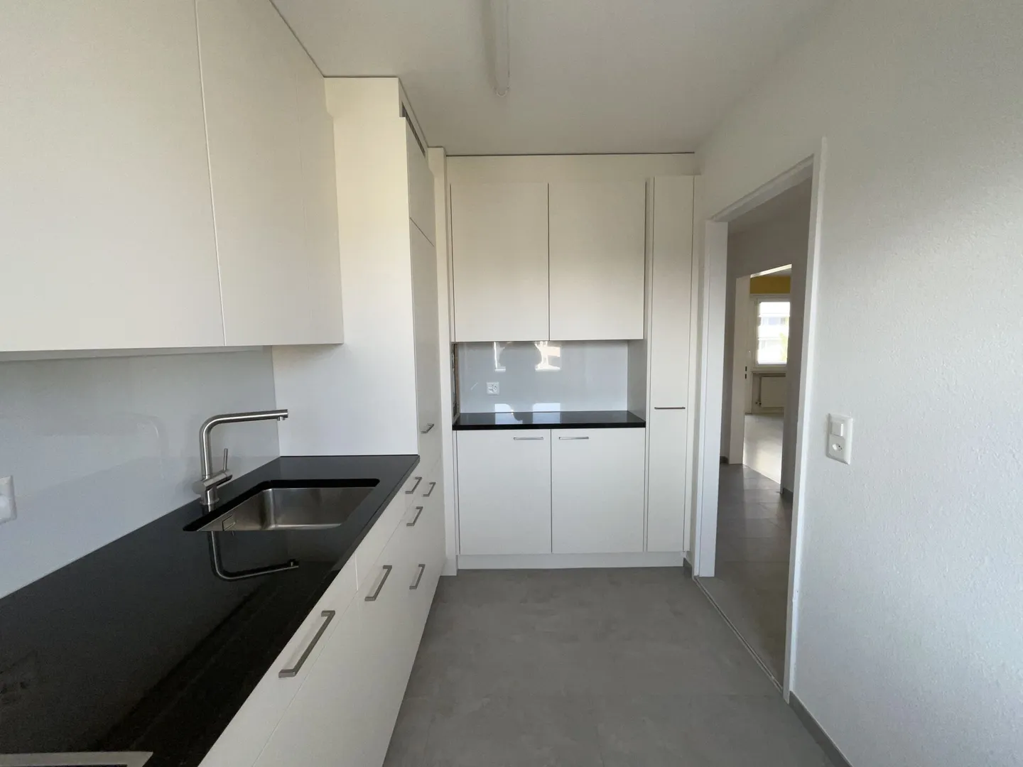 Appartamento affascinante con 4 stanze e nuovo bagno e cucina - Foto 2 di 4