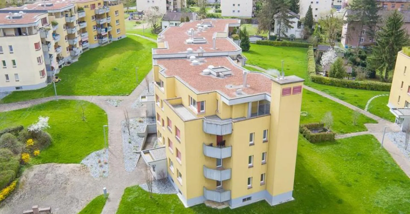 Balcone con sole serale, cucina moderna aperta sul soggiorno - Foto 1 di 6