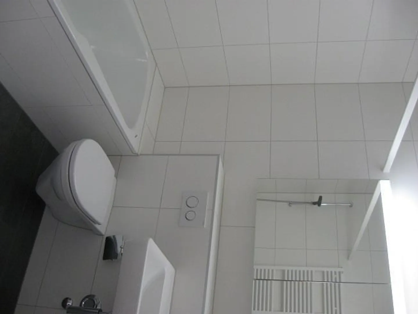 Balcone con sole serale, cucina moderna aperta sul soggiorno - Foto 6 di 6