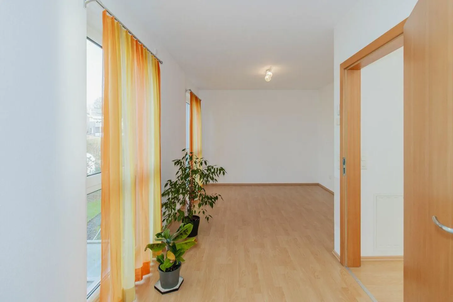 Grosszügiges 5.5-Zimmer-Reiheneinfamilienhaus in Seenähe - Photo 10 of 14