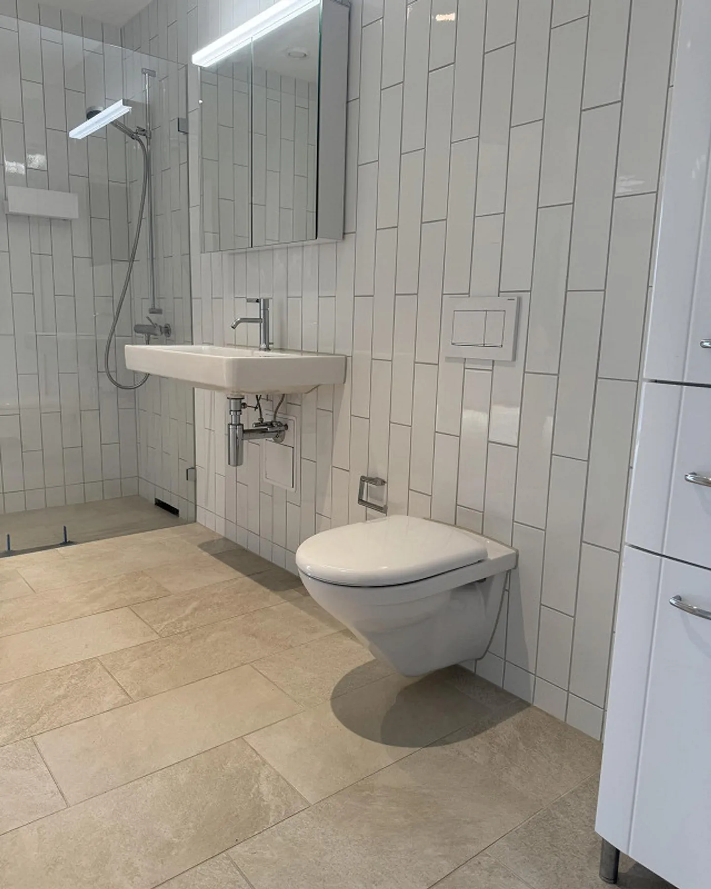 Appartement moderne de 3,5 pièces au 1er étage au cœur de Wettingen - Photo 3 sur 8