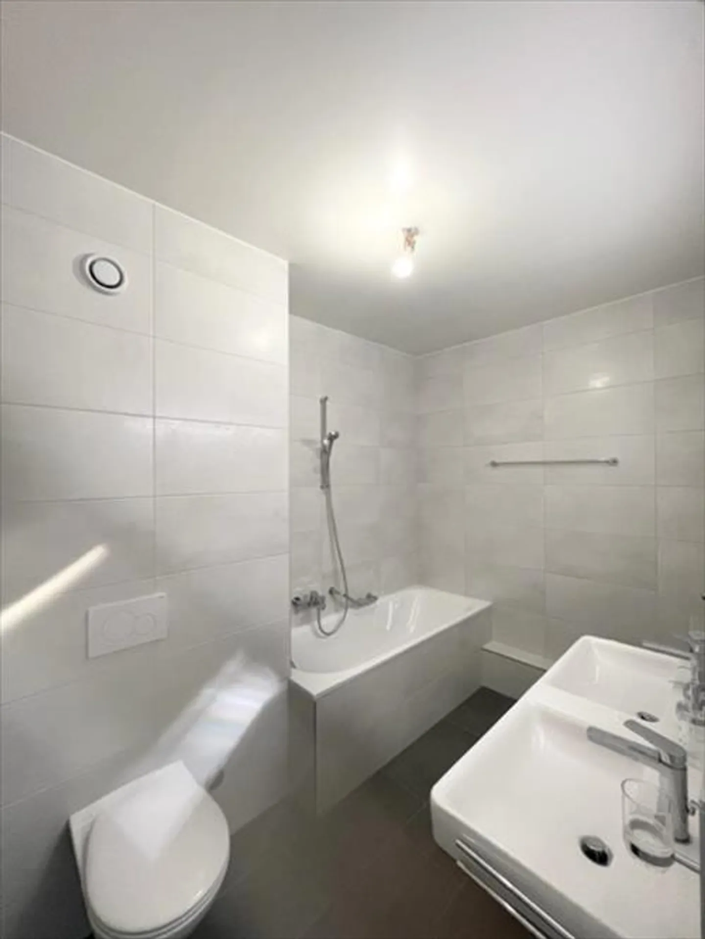 Pully - Magnificent bright 5-room apartment and 1-2 on the 3rd floor - Chemin de Fontannettaz 23 - Photo 6 of 10