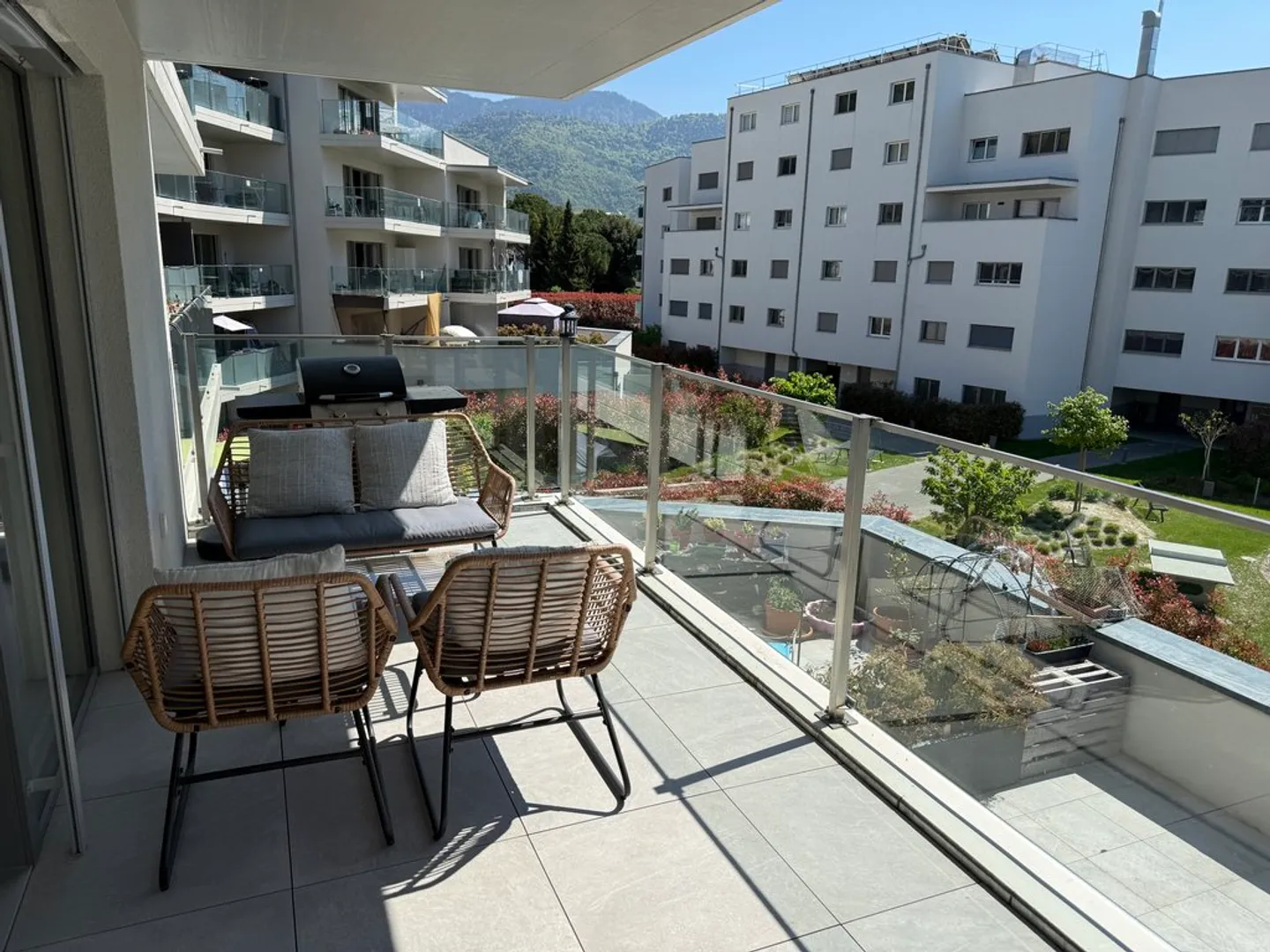 Appartement Moderne avec Terrasse - Photo 3 sur 8