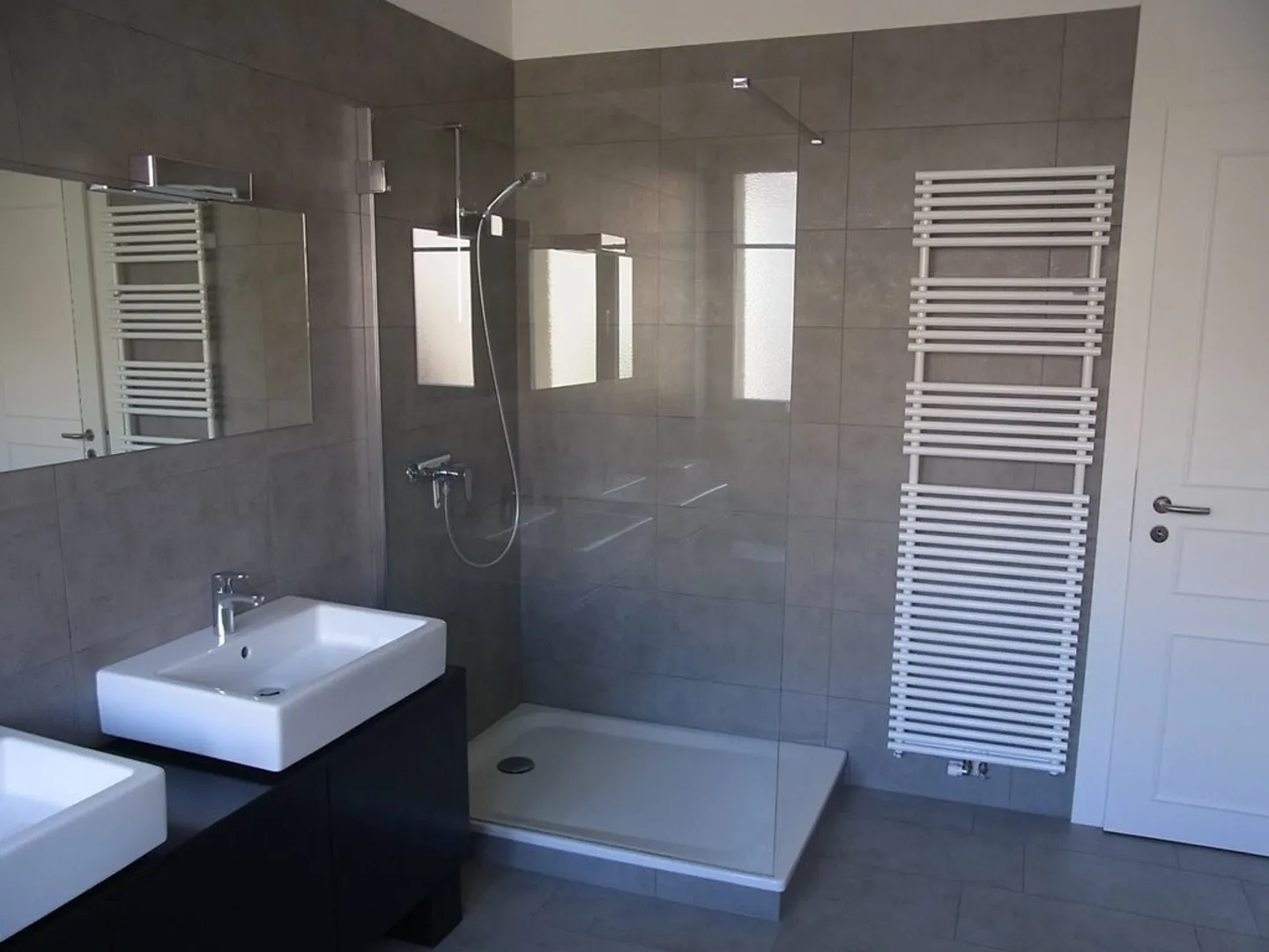 4,5 AUSGEZEICHNETE ZIMMER VON 150 M2 - Foto 4 von 10