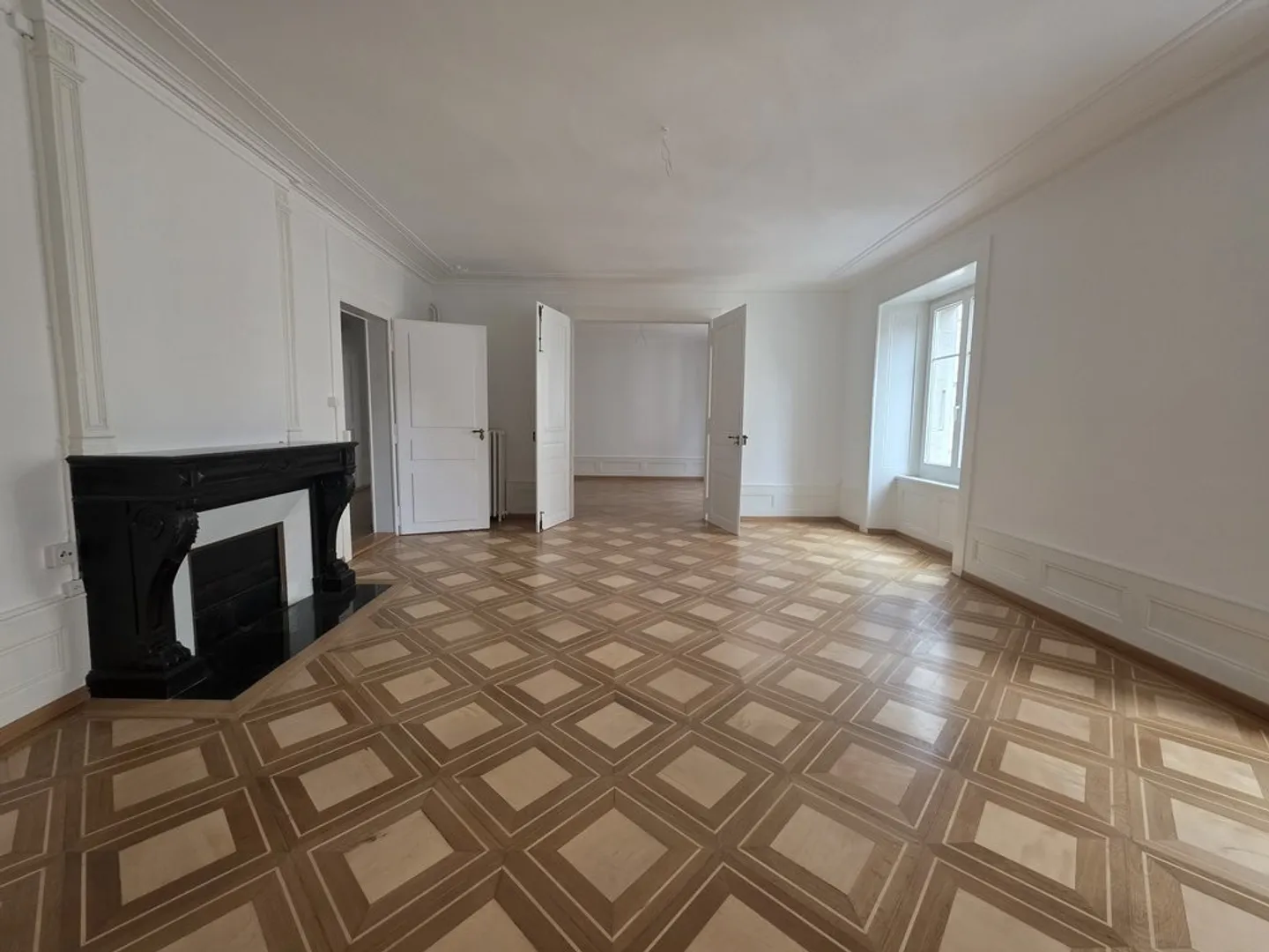 4,5 AUSGEZEICHNETE ZIMMER VON 150 M2 - Foto 6 von 10