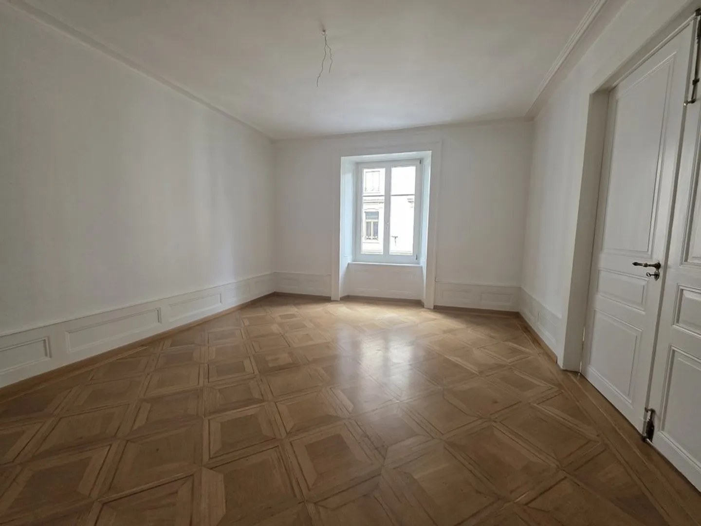 4,5 AUSGEZEICHNETE ZIMMER VON 150 M2 - Foto 9 von 10