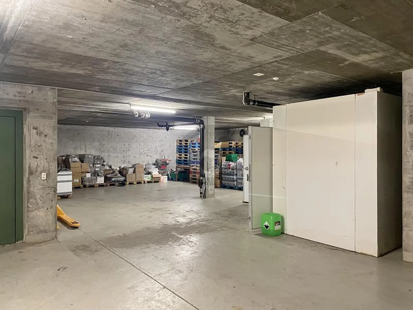 BEAUCOUP D'ESPACE DANS UN EMPLACEMENT CENTRAL - Photo 4 sur 5