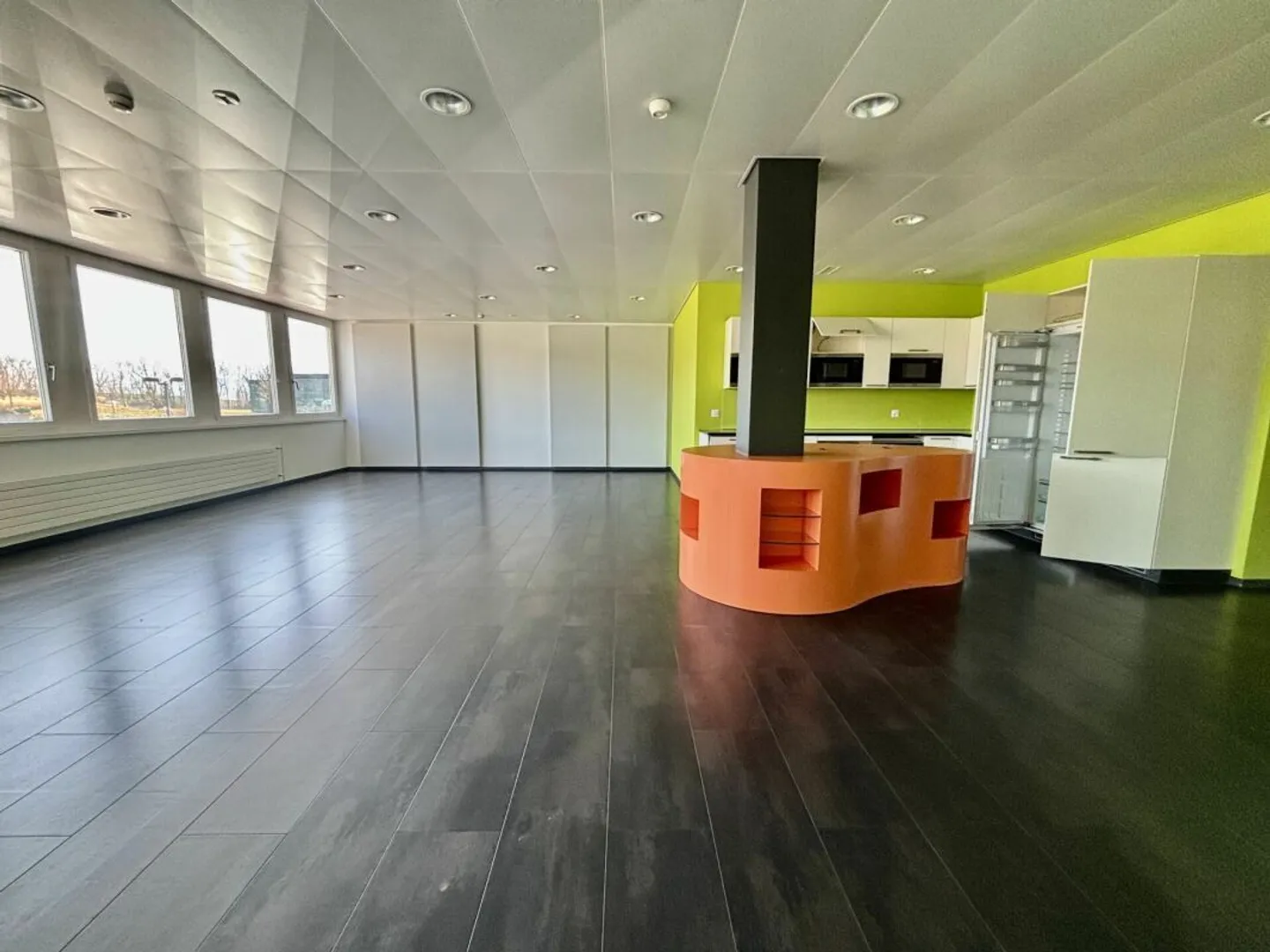 Superficie ufficio di 1500 m2 in un ambiente molto bello e accessibile: CFF + Autostrada - Foto 7 di 10