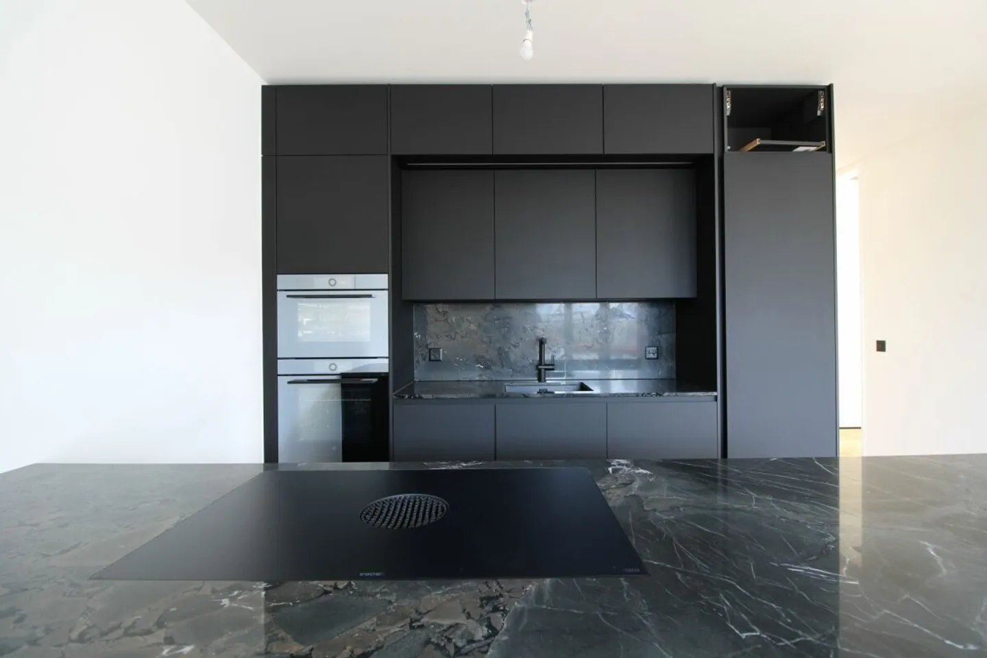 Modernes Apartment mit großem Garten - Foto 2 von 14