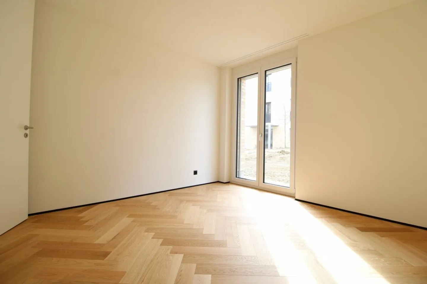 Modernes Apartment mit großem Garten - Foto 5 von 14