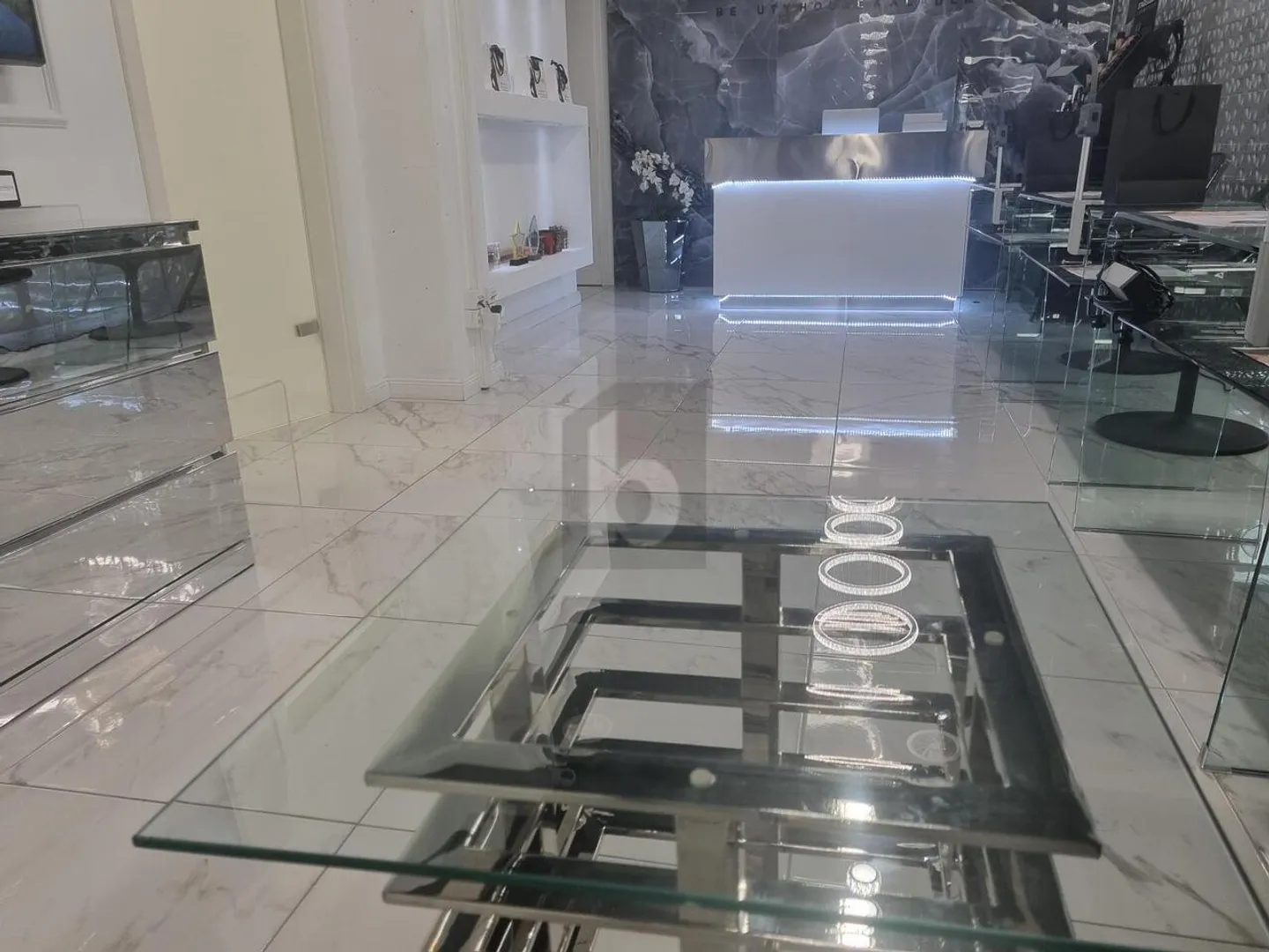 TURNKEY BEAUTY SALON - Photo 2 of 6