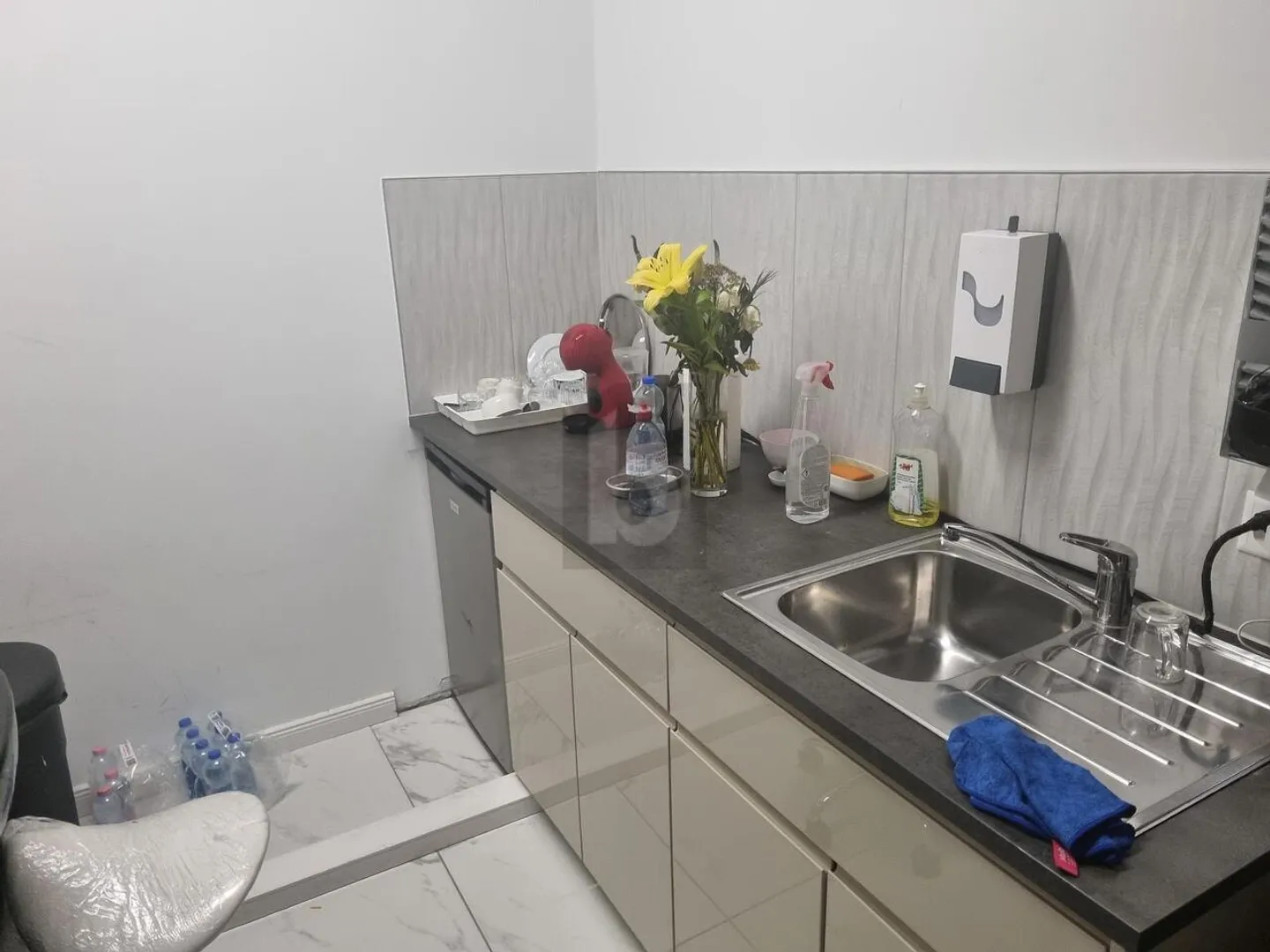 TURNKEY BEAUTY SALON - Photo 5 of 6