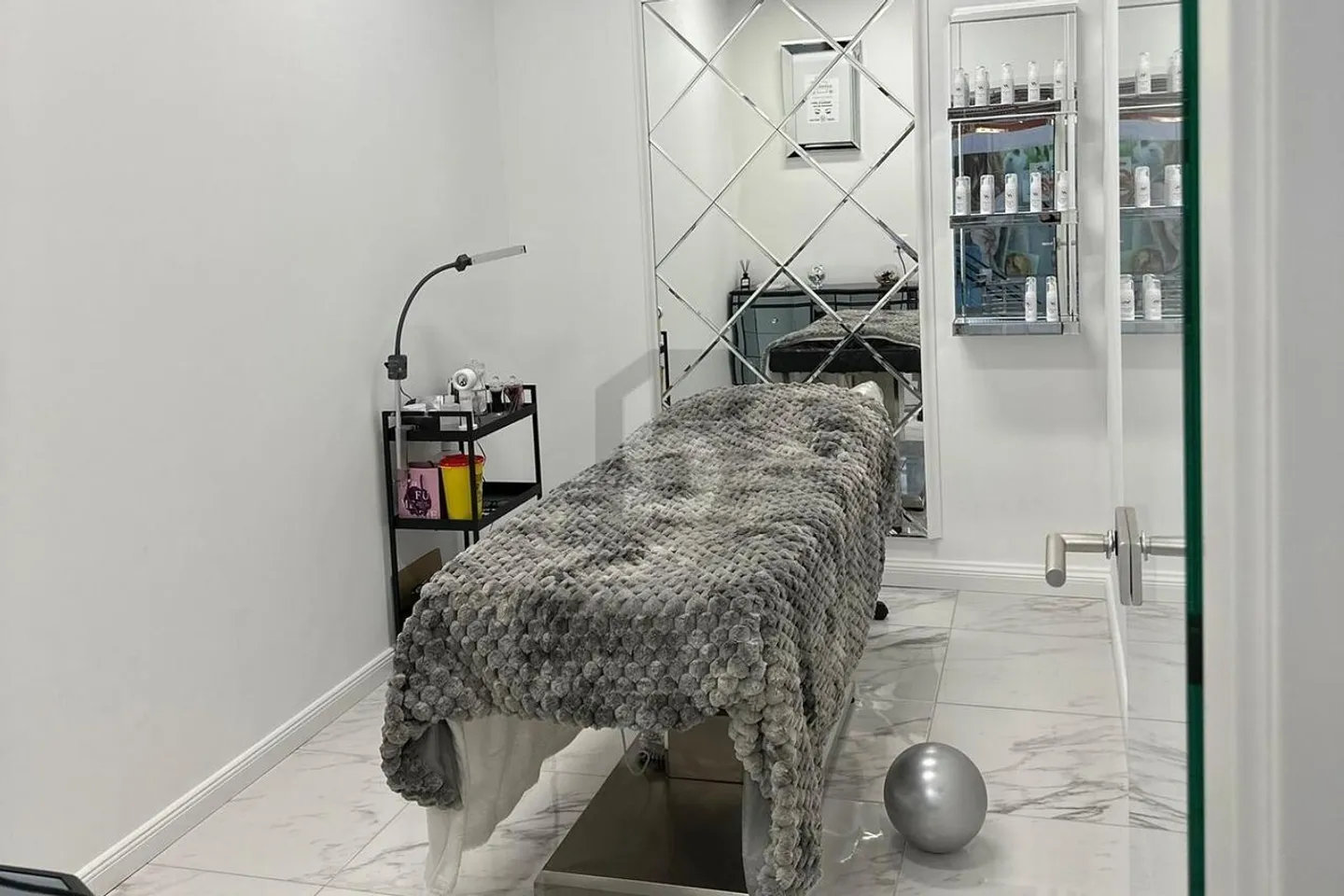 TURNKEY BEAUTY SALON - Photo 4 of 6