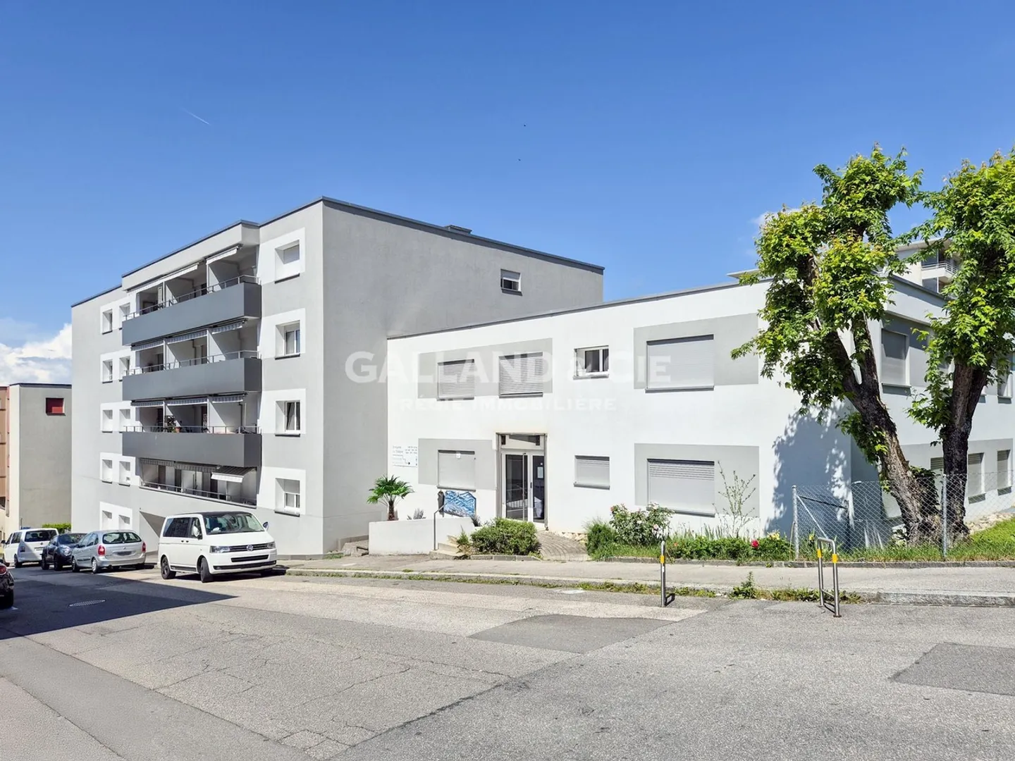 Parking intérieur pour 2 motos - Photo 1 sur 1