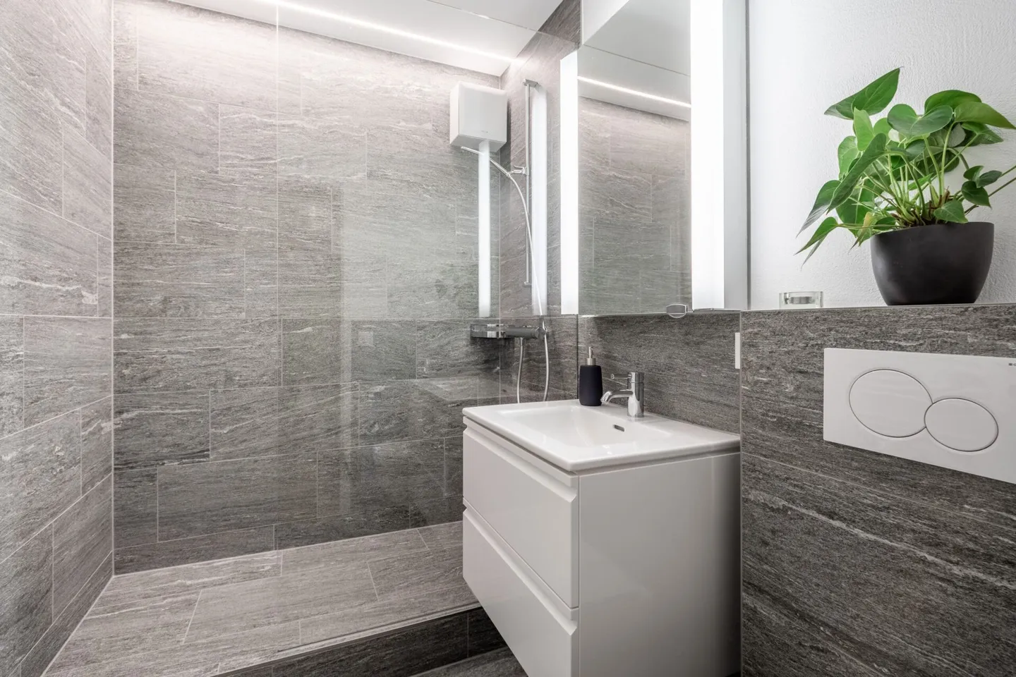 Appartamento al piano terra di 2 1/2 locali direttamente presso gli impianti di risalita a Laax - Foto 8 di 10