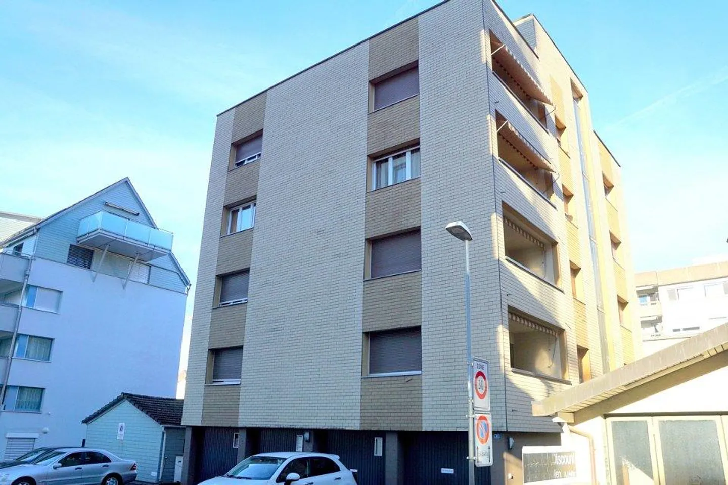 Immeuble résidentiel - Photo 1 sur 4