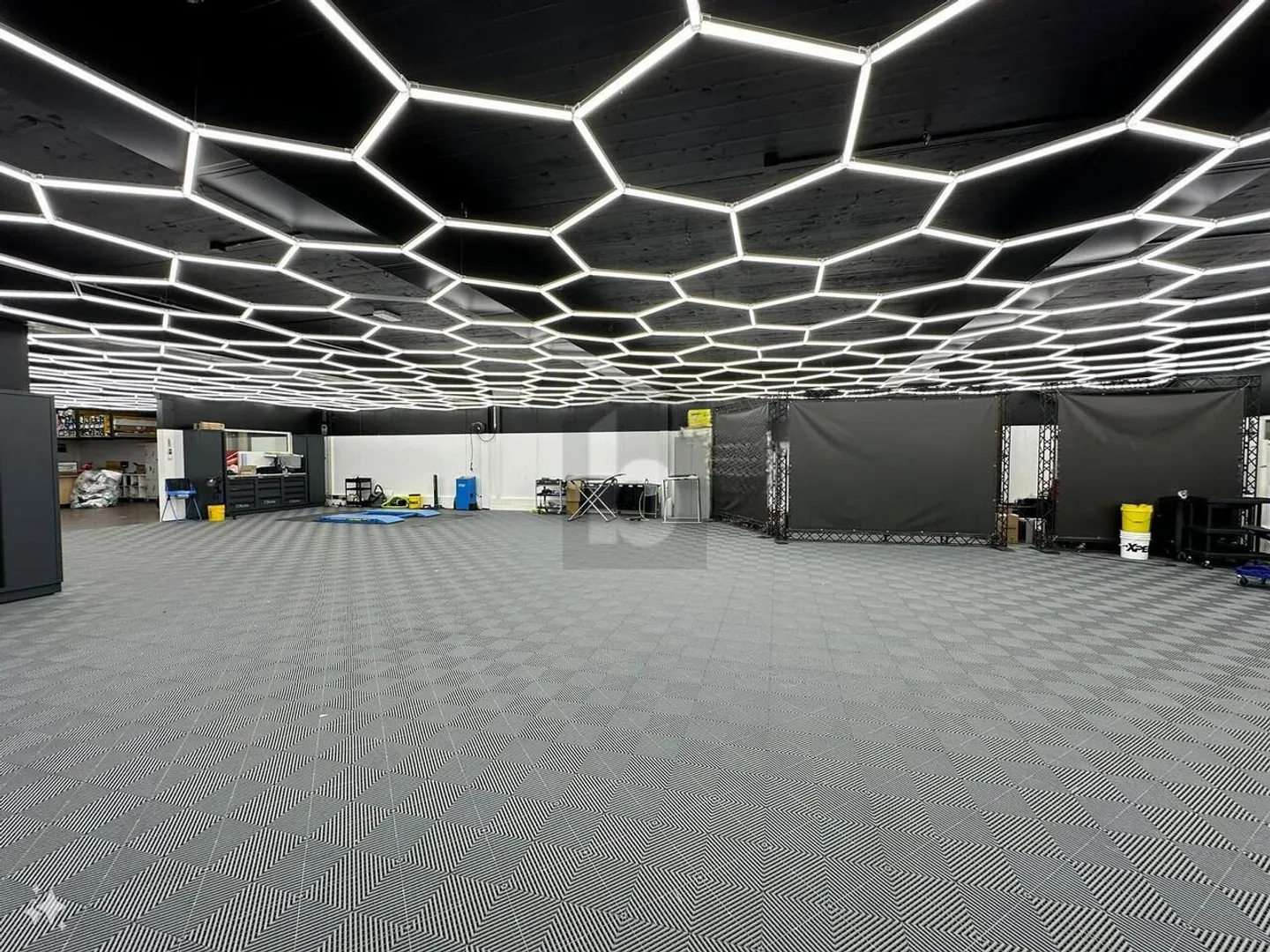 Bureau spacieux à Collombey - Photo 1 sur 4