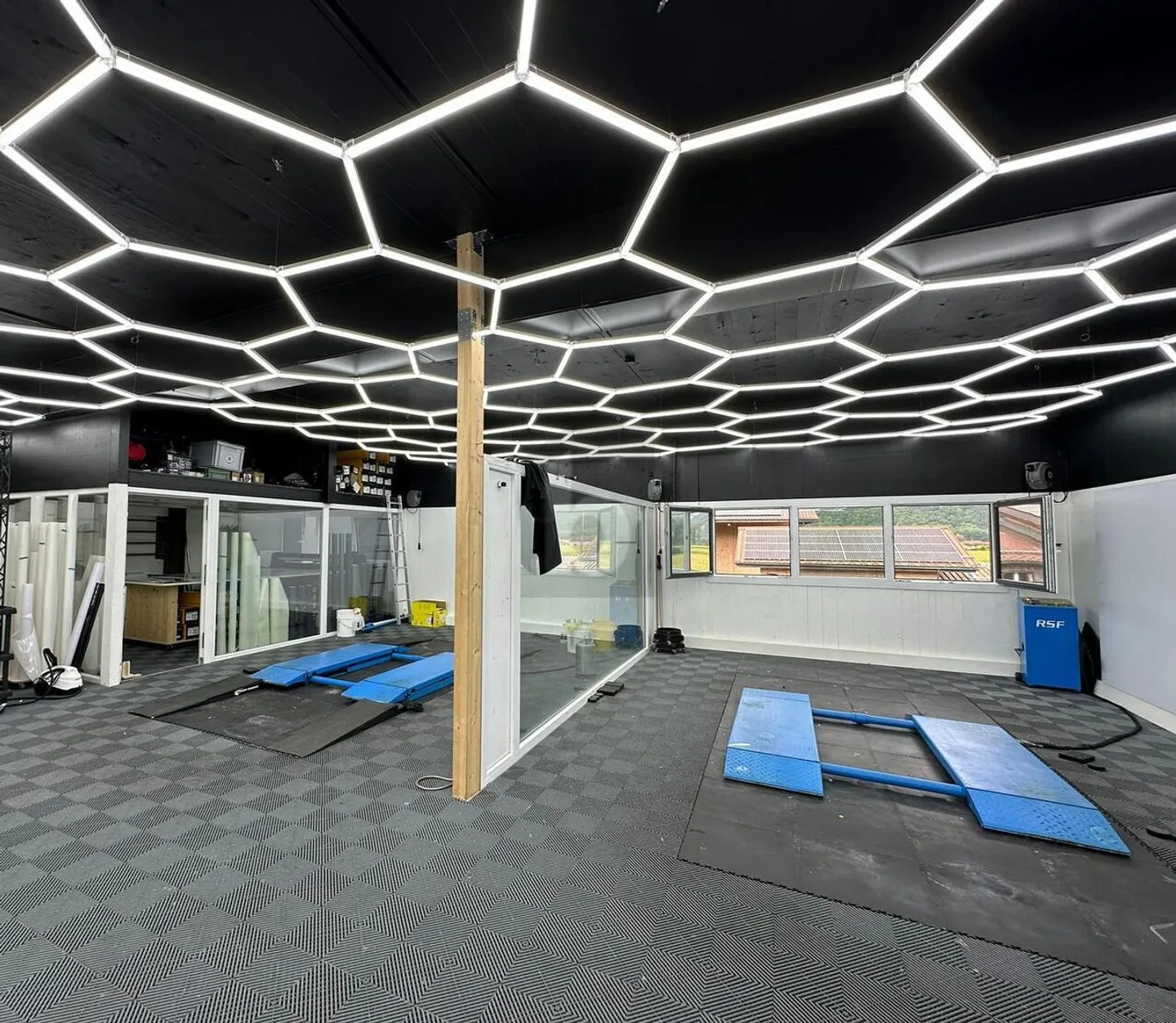 Bureau spacieux à Collombey - Photo 2 sur 4