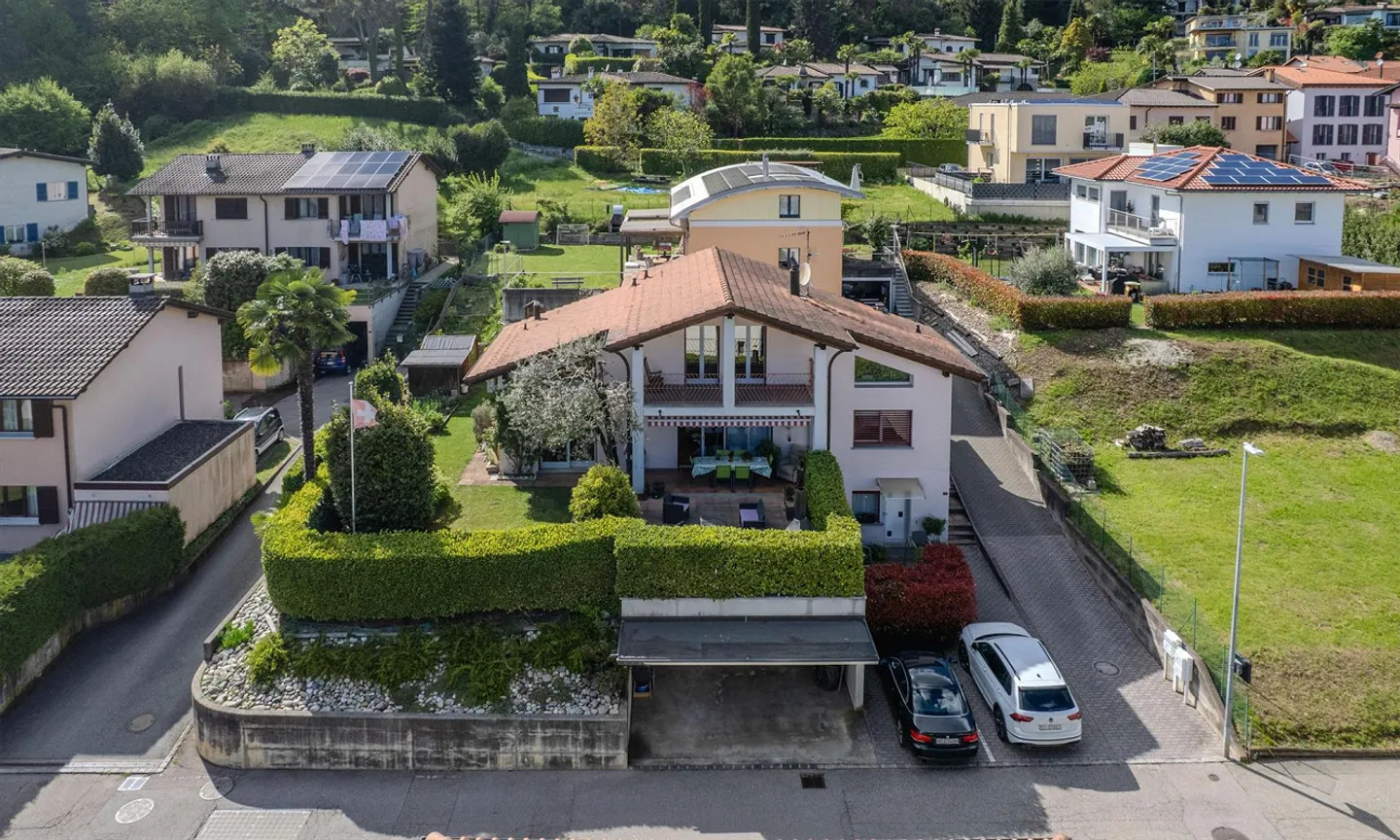 Modern semi-detached house with 8.5 rooms and garden in Pura - Photo 9 of 9