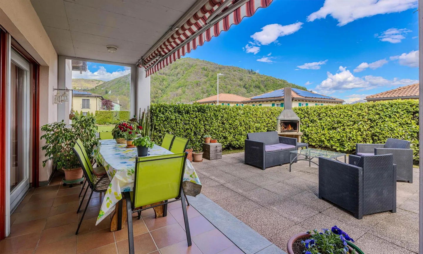 Modern semi-detached house with 8.5 rooms and garden in Pura - Photo 2 of 9