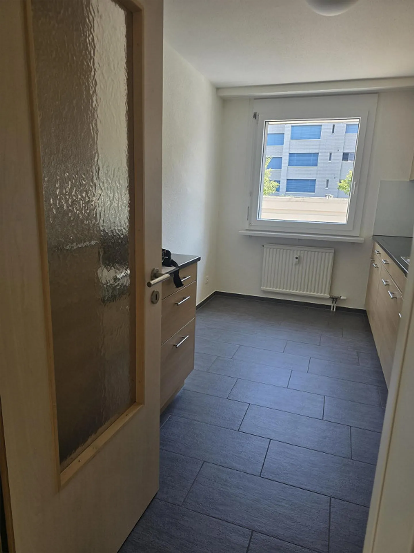 appartement spacieux et calme de 4 pièces - Photo 2 sur 10