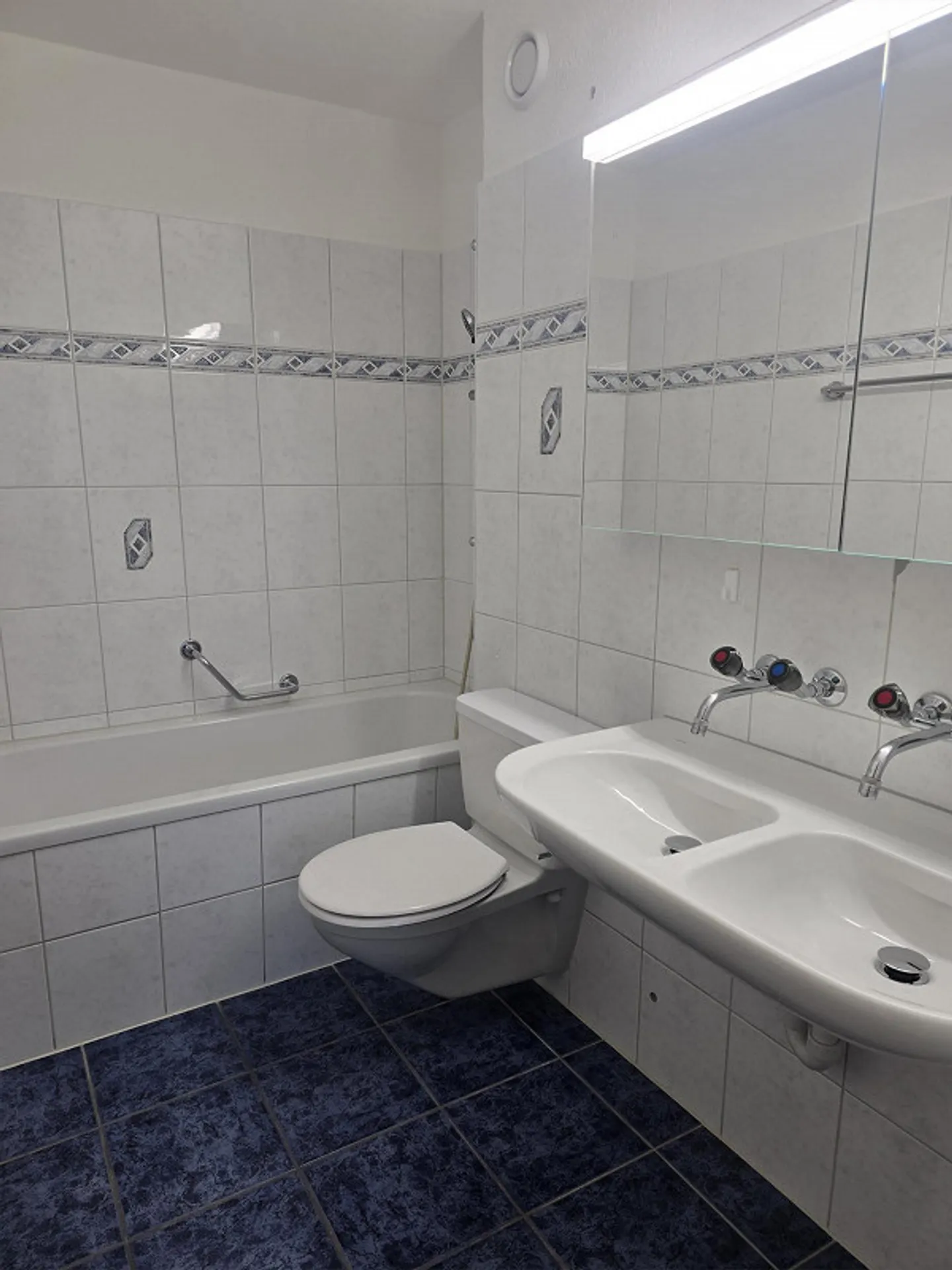 appartement spacieux et calme de 4 pièces - Photo 3 sur 10