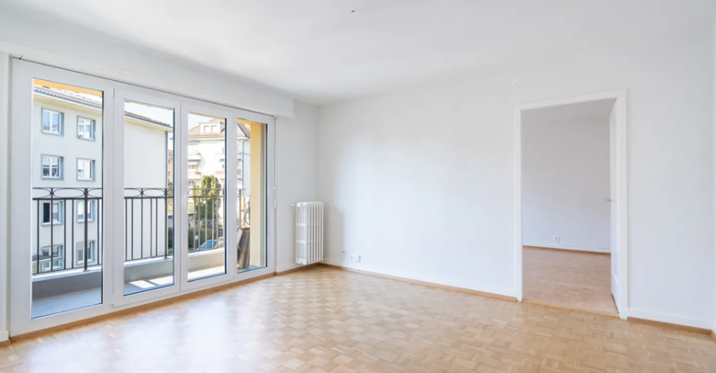 Charming Apartment - Photo 2 of 7