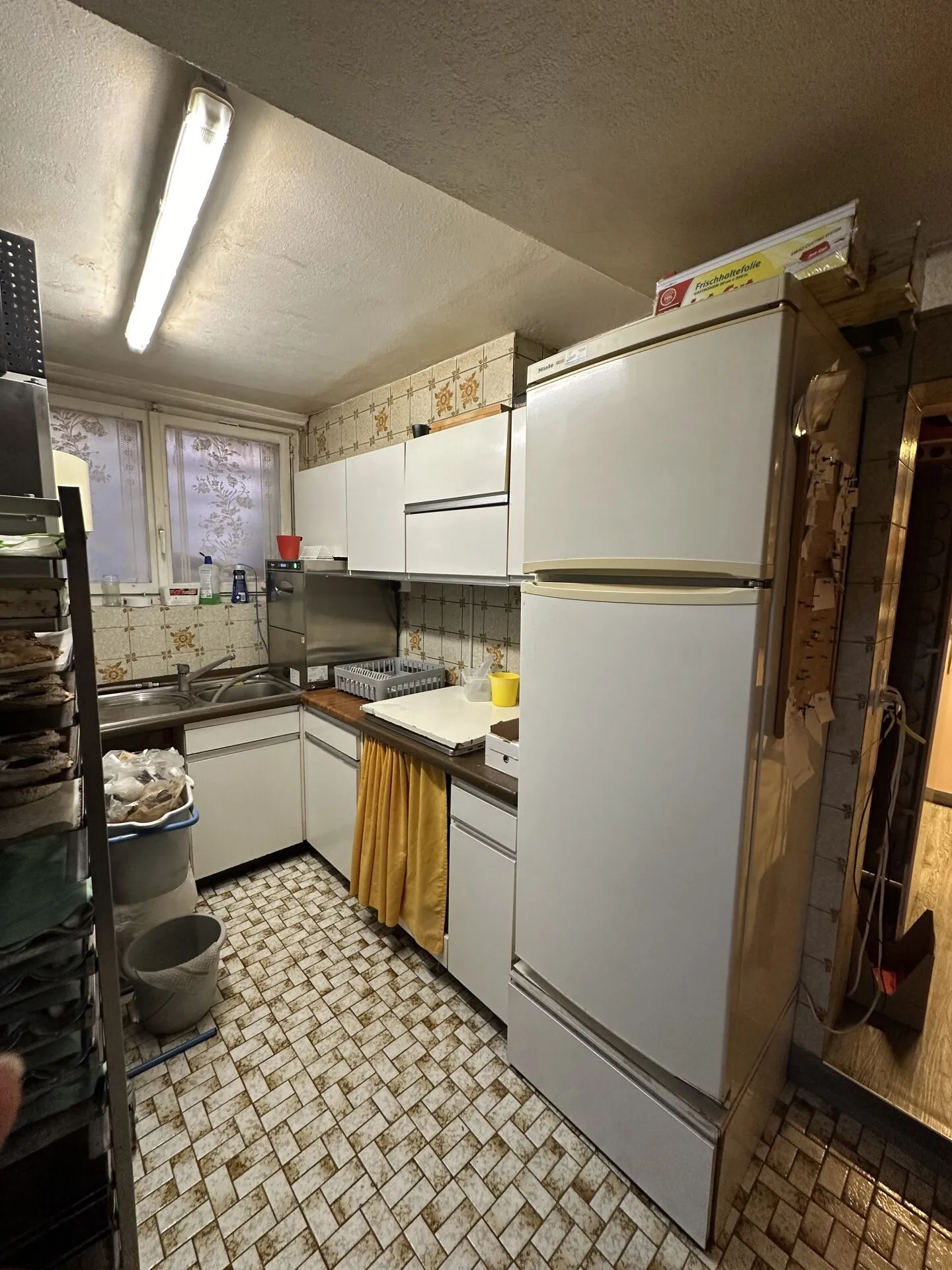 EDIFICIO RESIDENZIALE CON SPAZIO COMMERCIALE NEL CENTRO CITTADINO - Foto 20 di 28