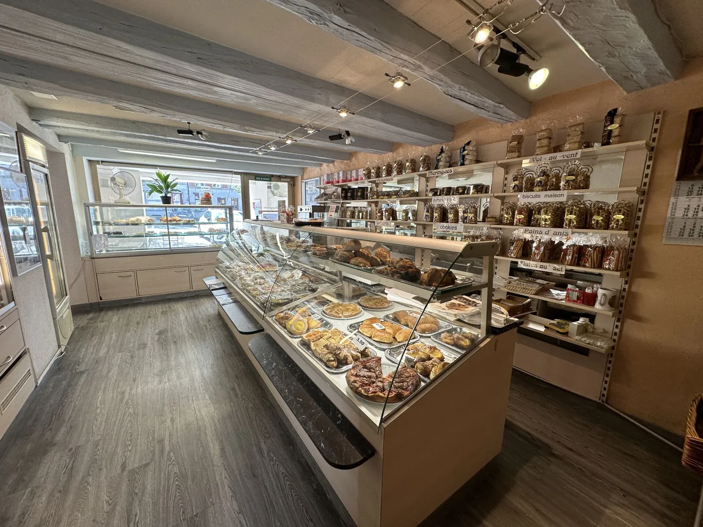 EDIFICIO RESIDENZIALE CON SPAZIO COMMERCIALE NEL CENTRO CITTADINO - Foto 22 di 28