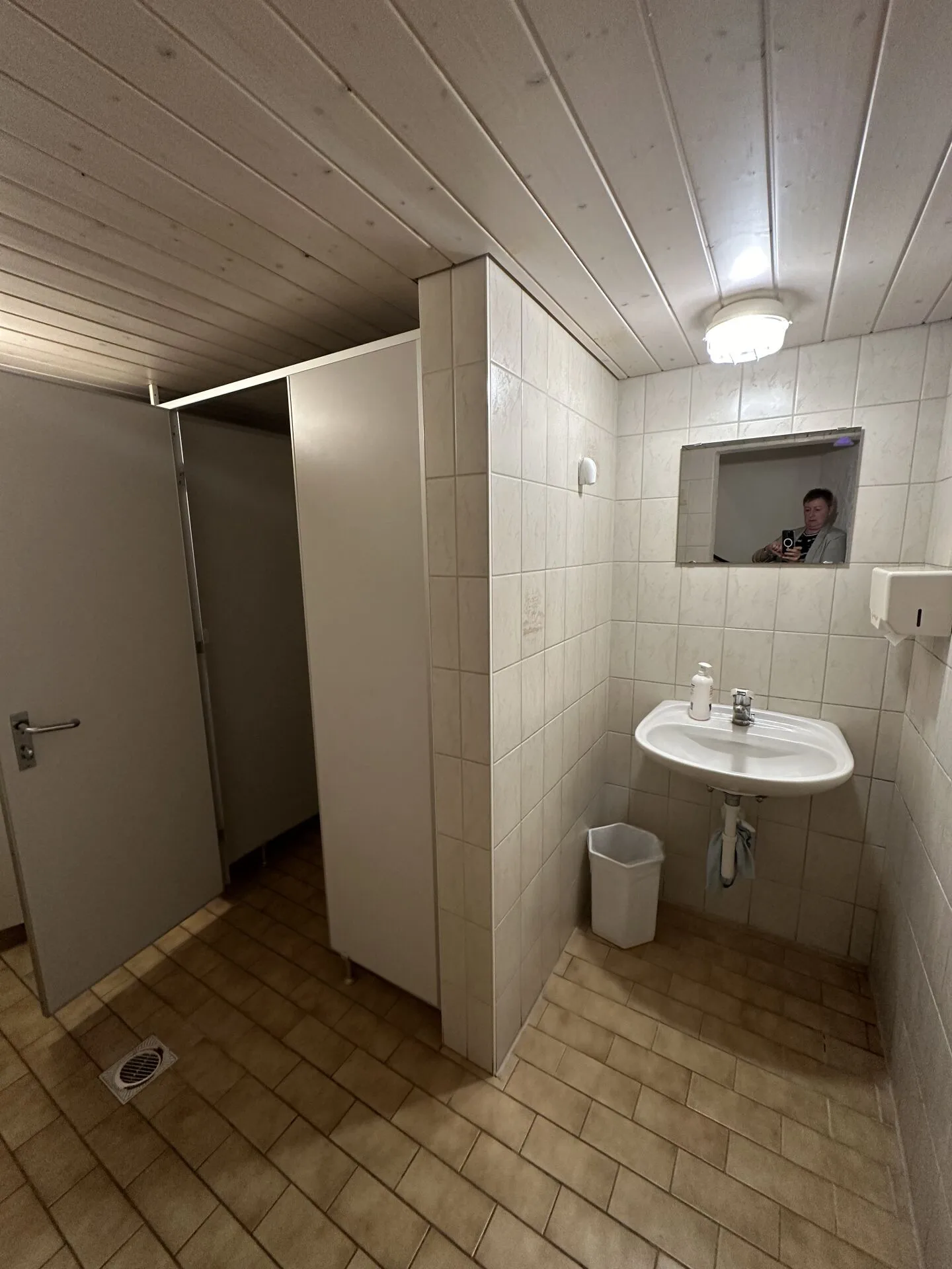 EDIFICIO RESIDENZIALE CON SPAZIO COMMERCIALE NEL CENTRO CITTADINO - Foto 24 di 28