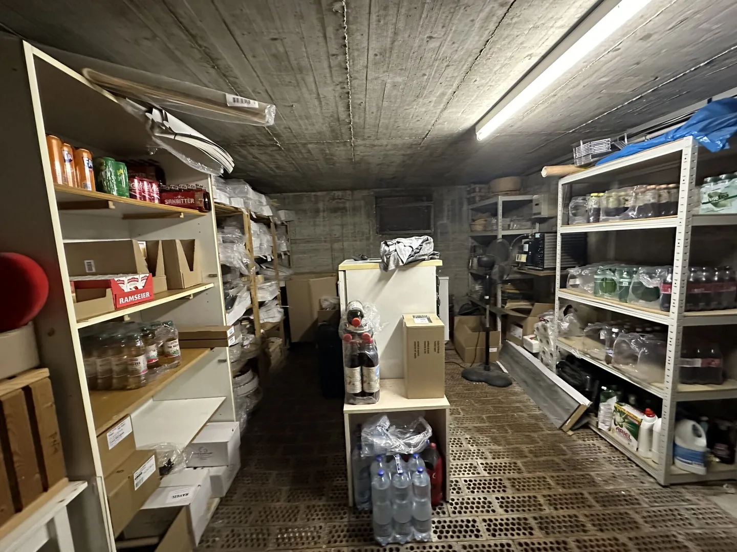 EDIFICIO RESIDENZIALE CON SPAZIO COMMERCIALE NEL CENTRO CITTADINO - Foto 25 di 28