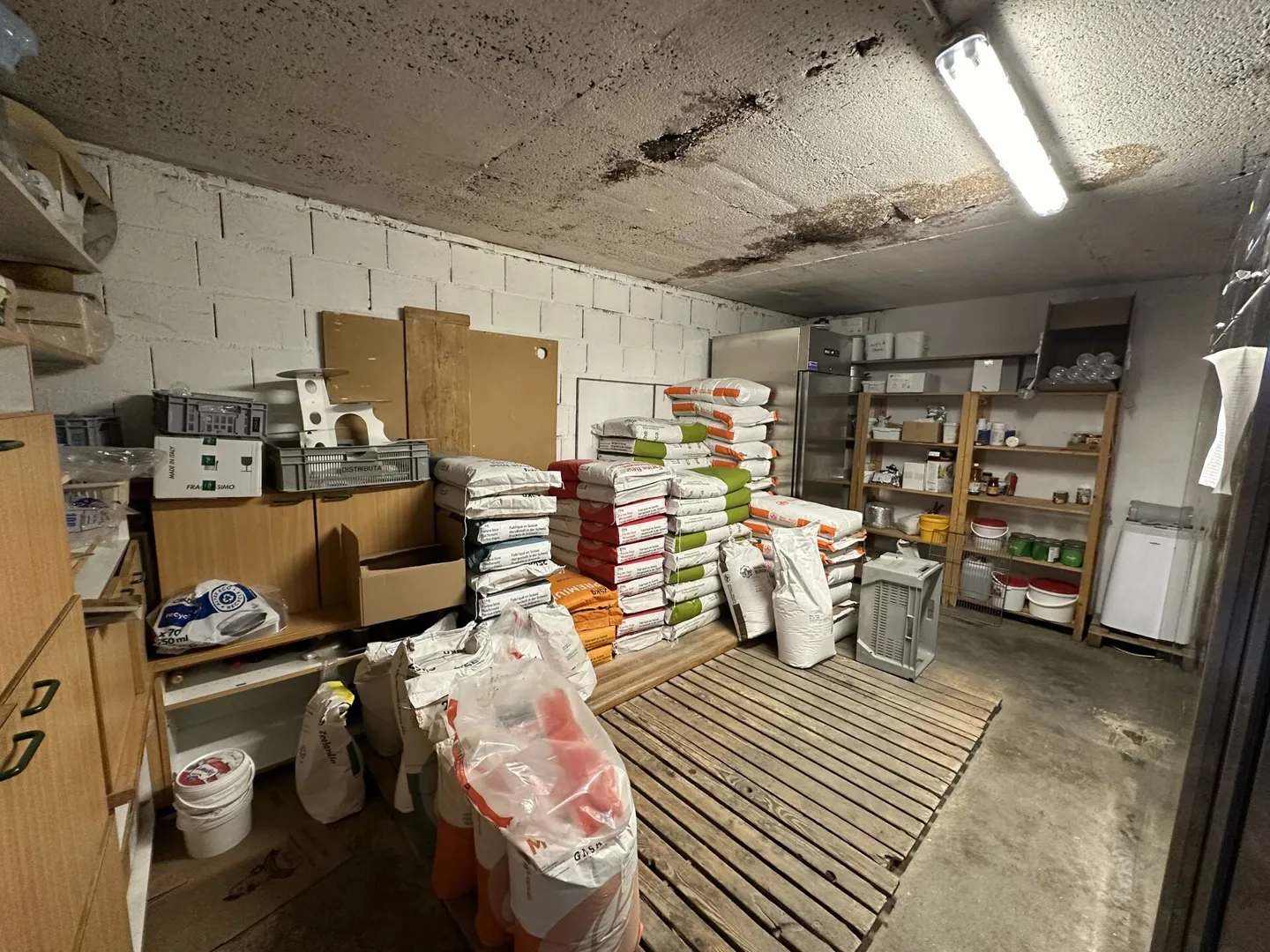 EDIFICIO RESIDENZIALE CON SPAZIO COMMERCIALE NEL CENTRO CITTADINO - Foto 27 di 28