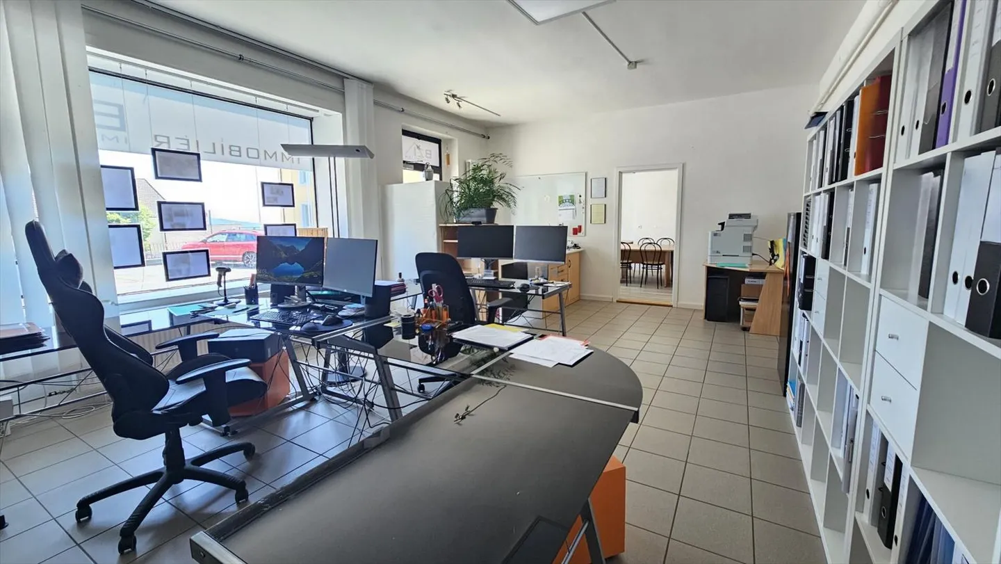 Locali di prestigio nel cuore di Cernier - Foto 2 di 6