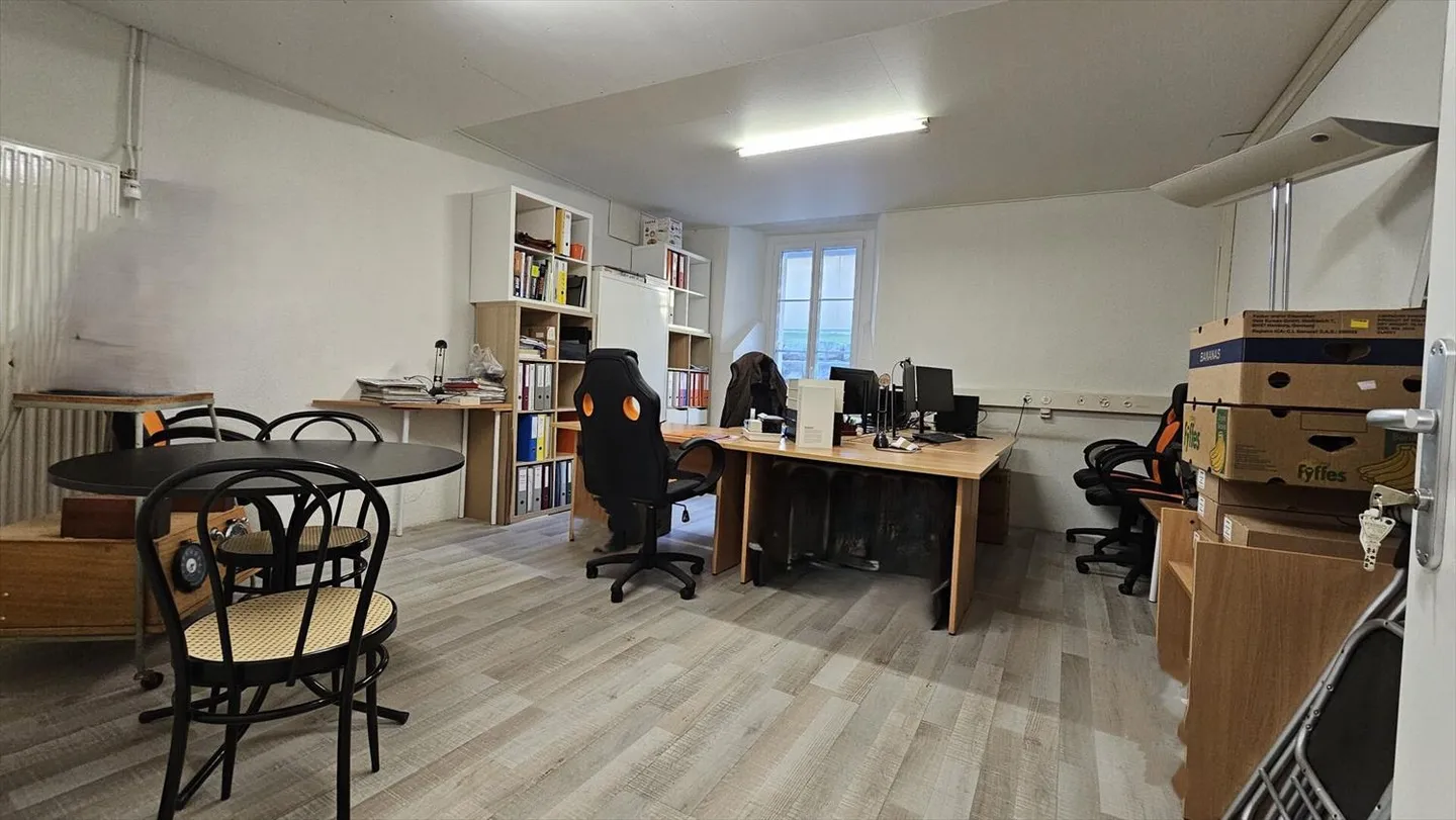 Locali di prestigio nel cuore di Cernier - Foto 1 di 6