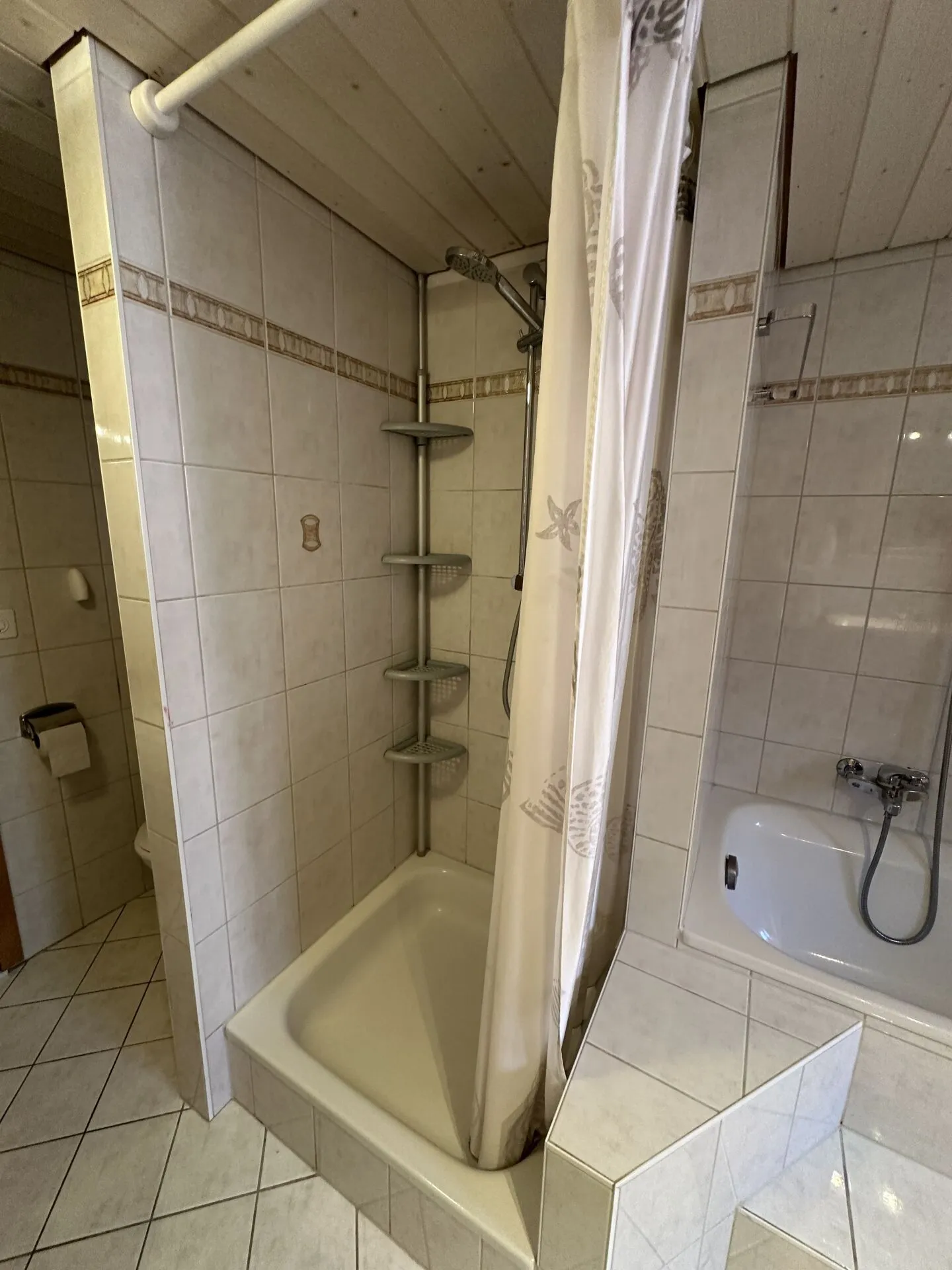 EDIFICIO RESIDENZIALE CON SPAZIO COMMERCIALE NEL CENTRO CITTADINO - Foto 8 di 28