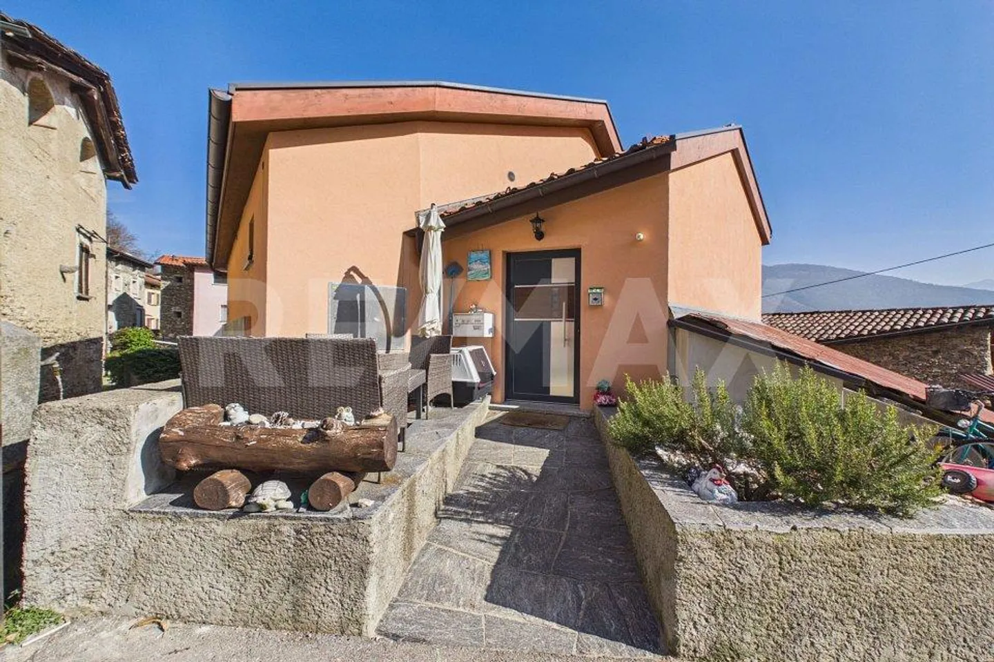 Casa unifamiliare spaziosa nel cuore di Sigirino - Foto 3 di 13