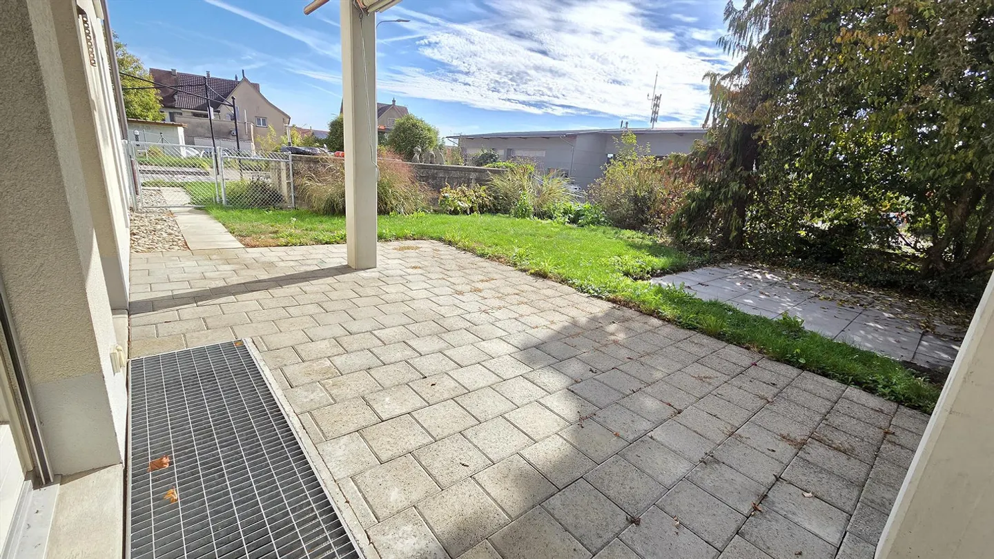 Appartamento giardino ristrutturato con camino - Foto 7 di 12