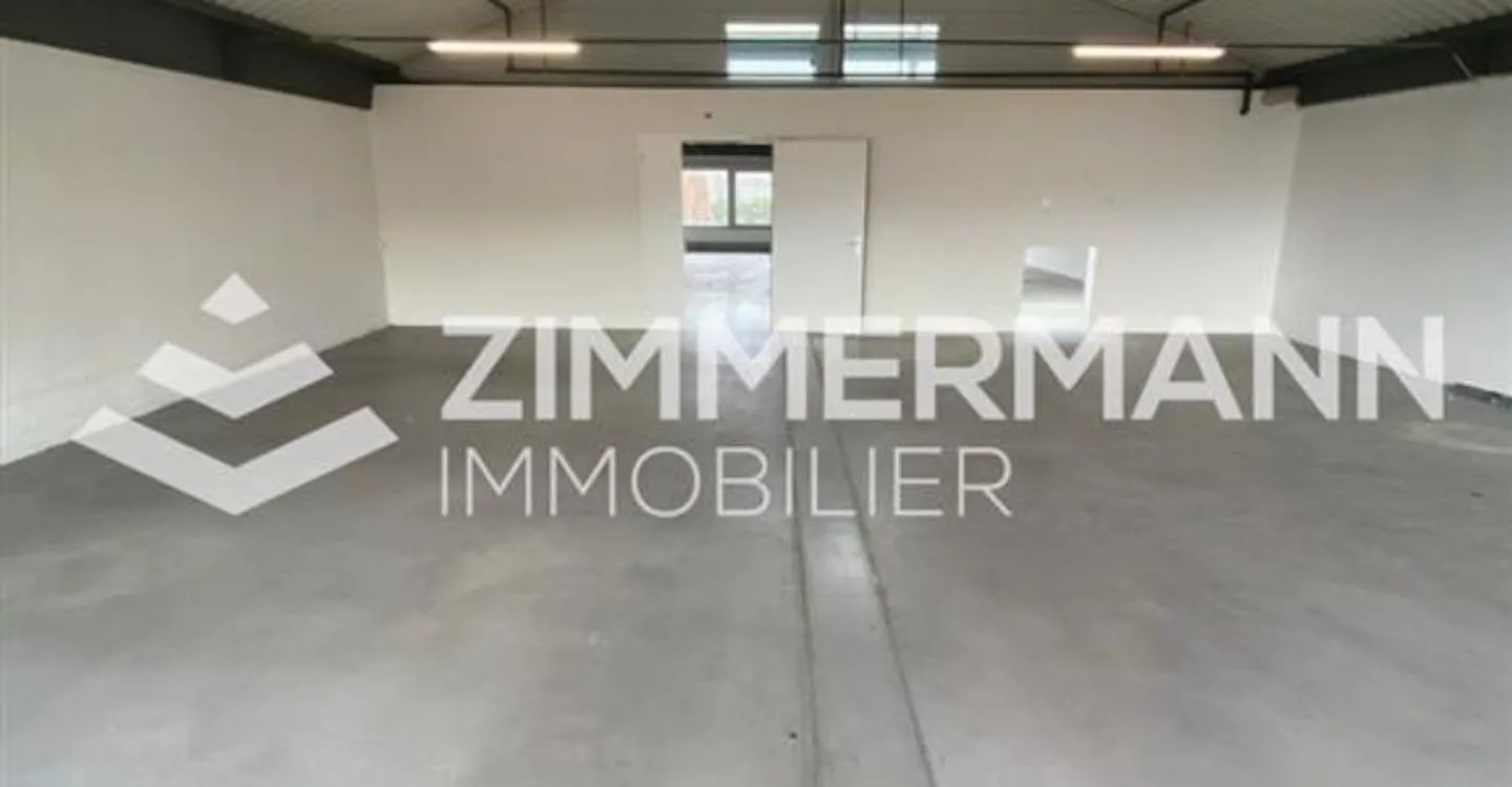 Large premises of 246 m2 - Photo 2 of 3
