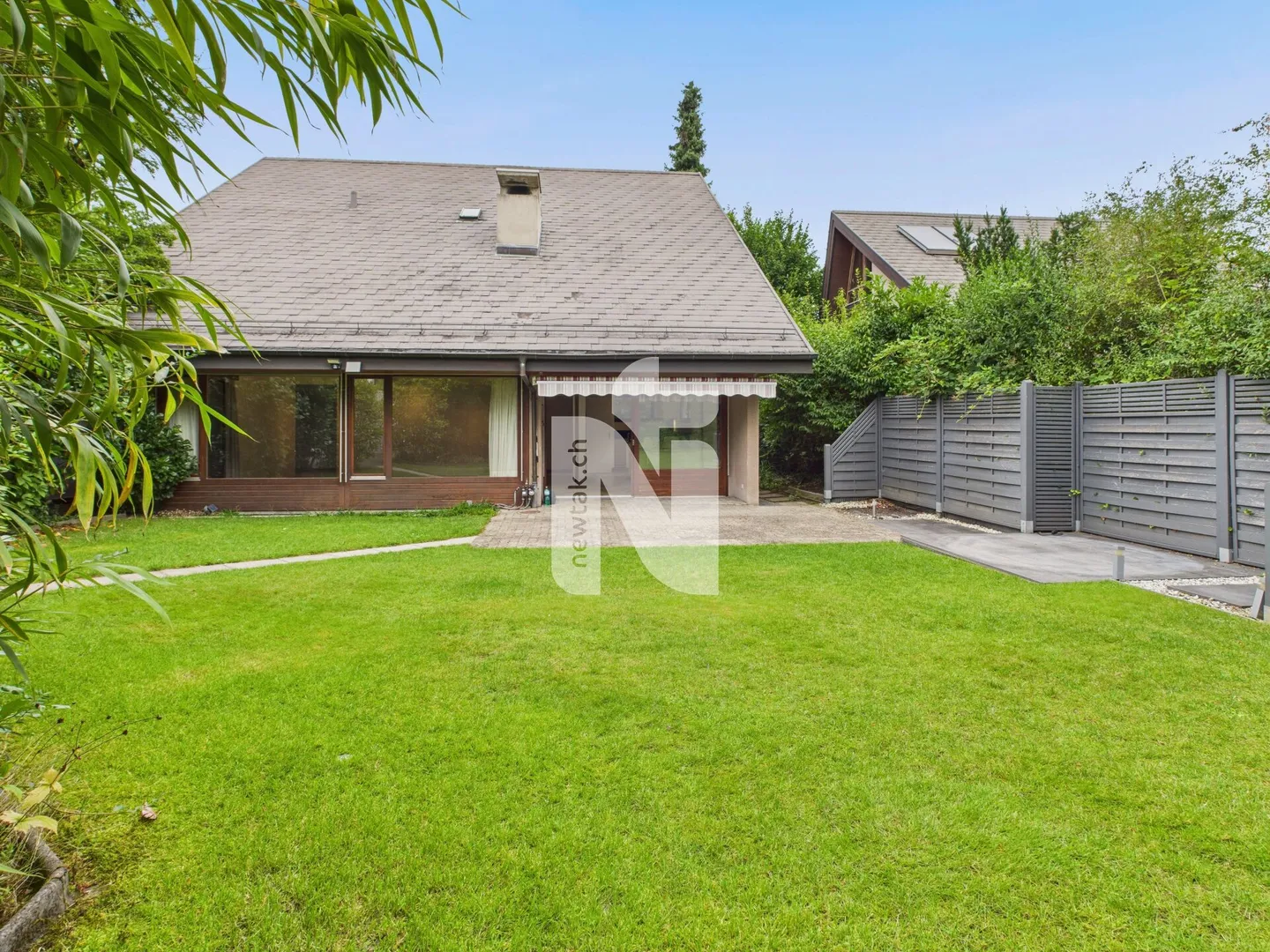 Detached 6.5-room single-family house on four floors with large garden, garage, and wellness area in a quiet, exclusive location on the Bruderholz - Photo 1 of 26